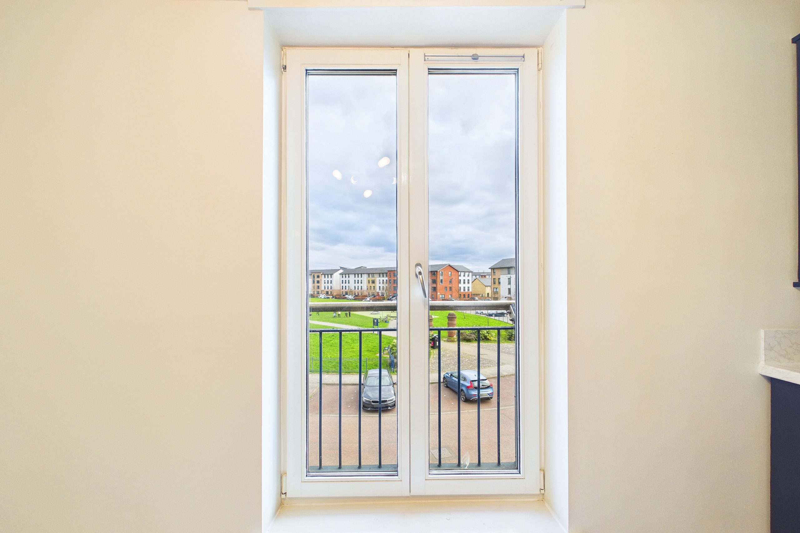 Two bedroom modern flat to let in Richmond Park Gardens, Glasgow