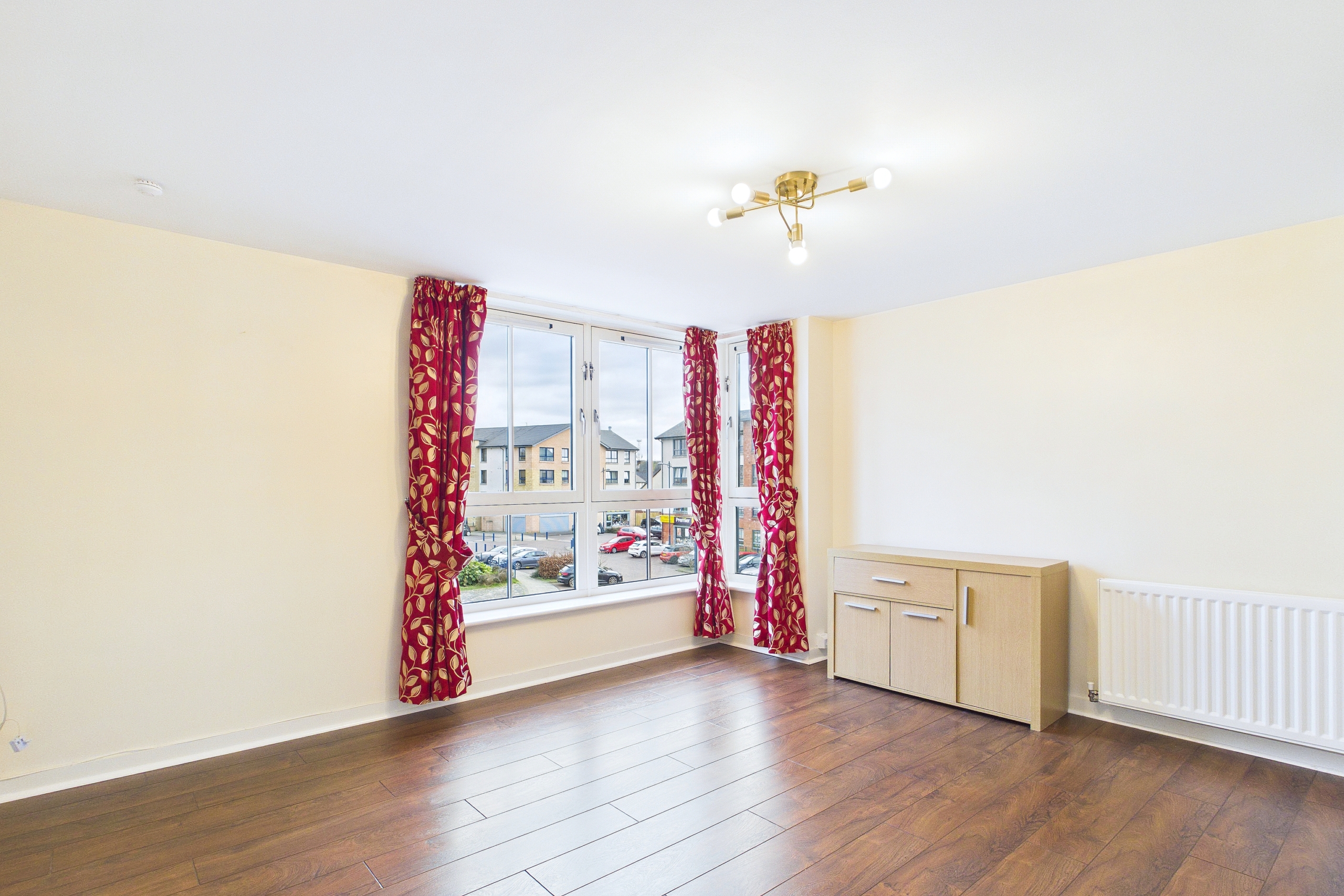 Two bedroom modern flat to let in Richmond Park Gardens, Glasgow
