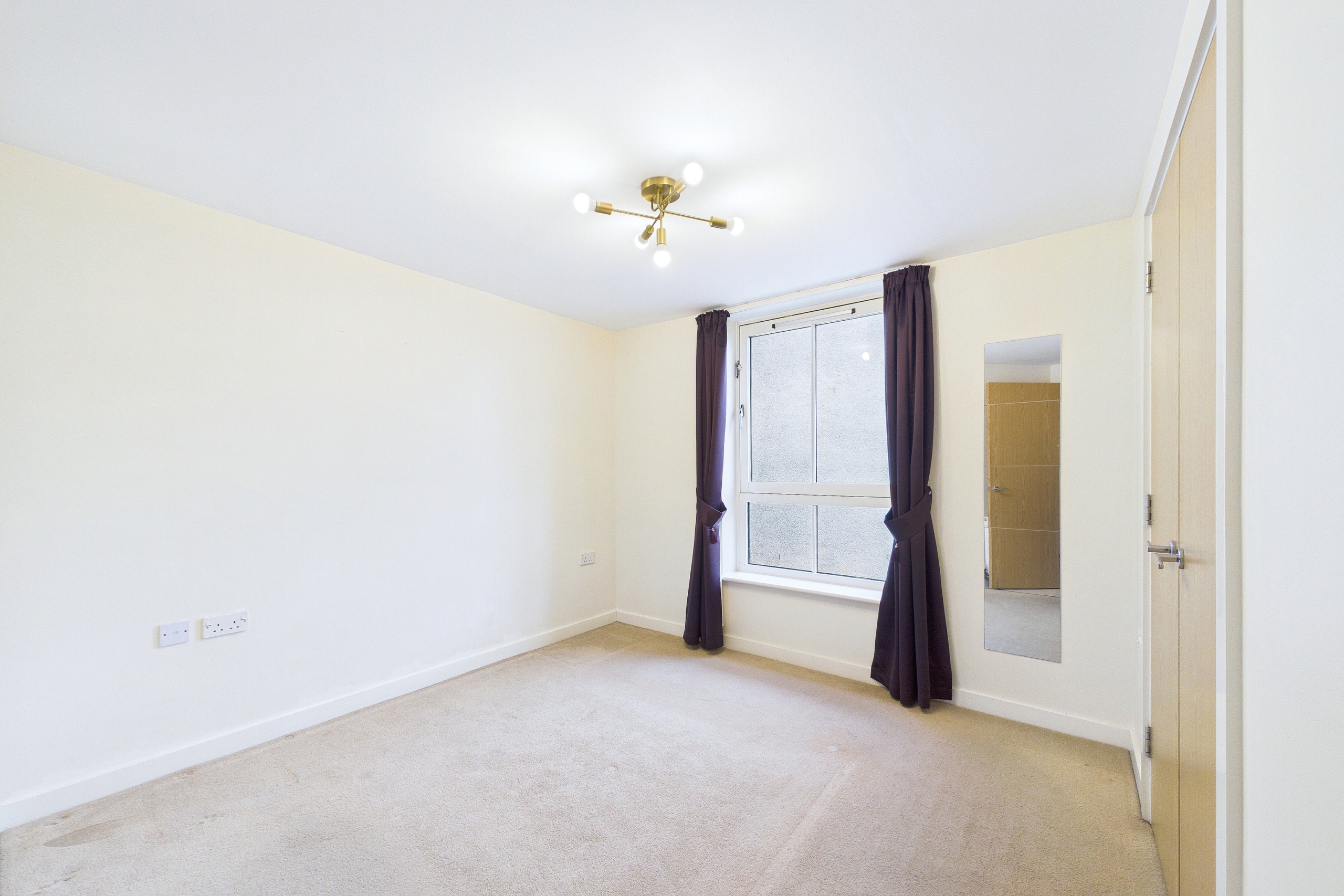Two bedroom modern flat to let in Richmond Park Gardens, Glasgow