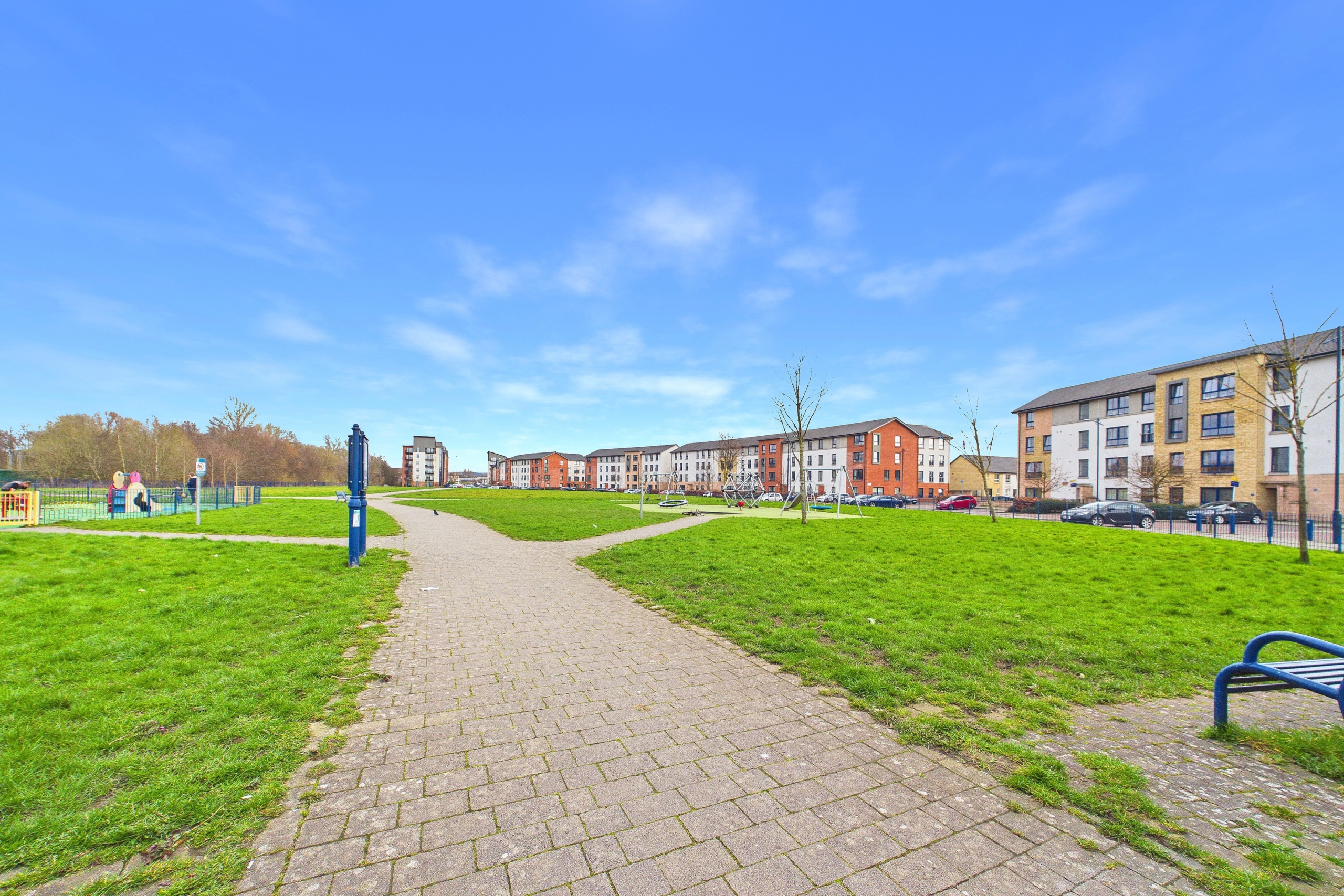Two bedroom modern flat to let in Richmond Park Gardens, Glasgow