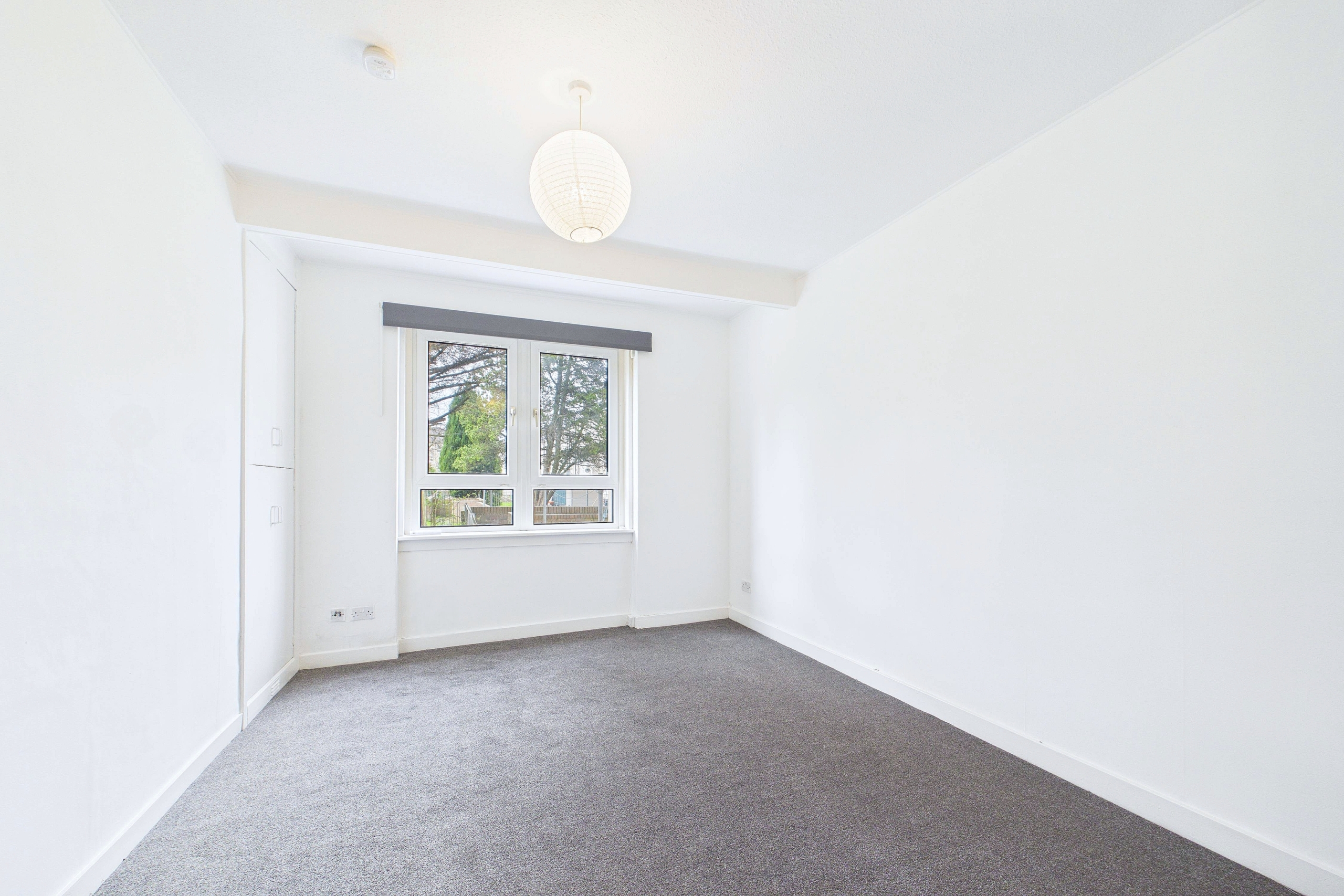 Spacious two bedroom flat to let in Craigton, Glasgow