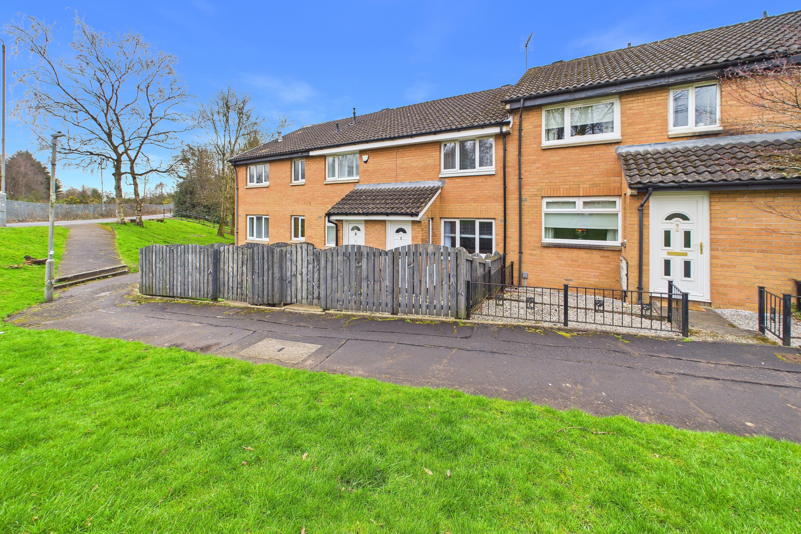 Charming two bedroom mid terraced house to let in Anniesland, Glasgow