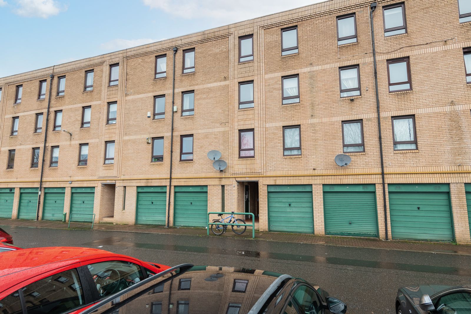 two bed flat available in kinning park
