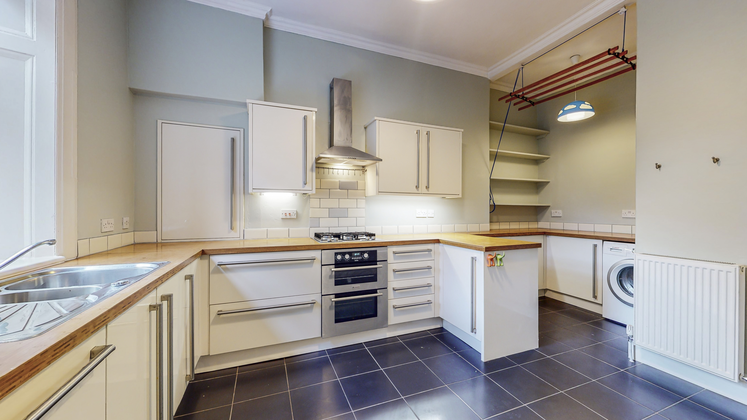 lochside – kitchen Two-Bedroom Ground-Floor Tenement Flat To Let in Shawlands