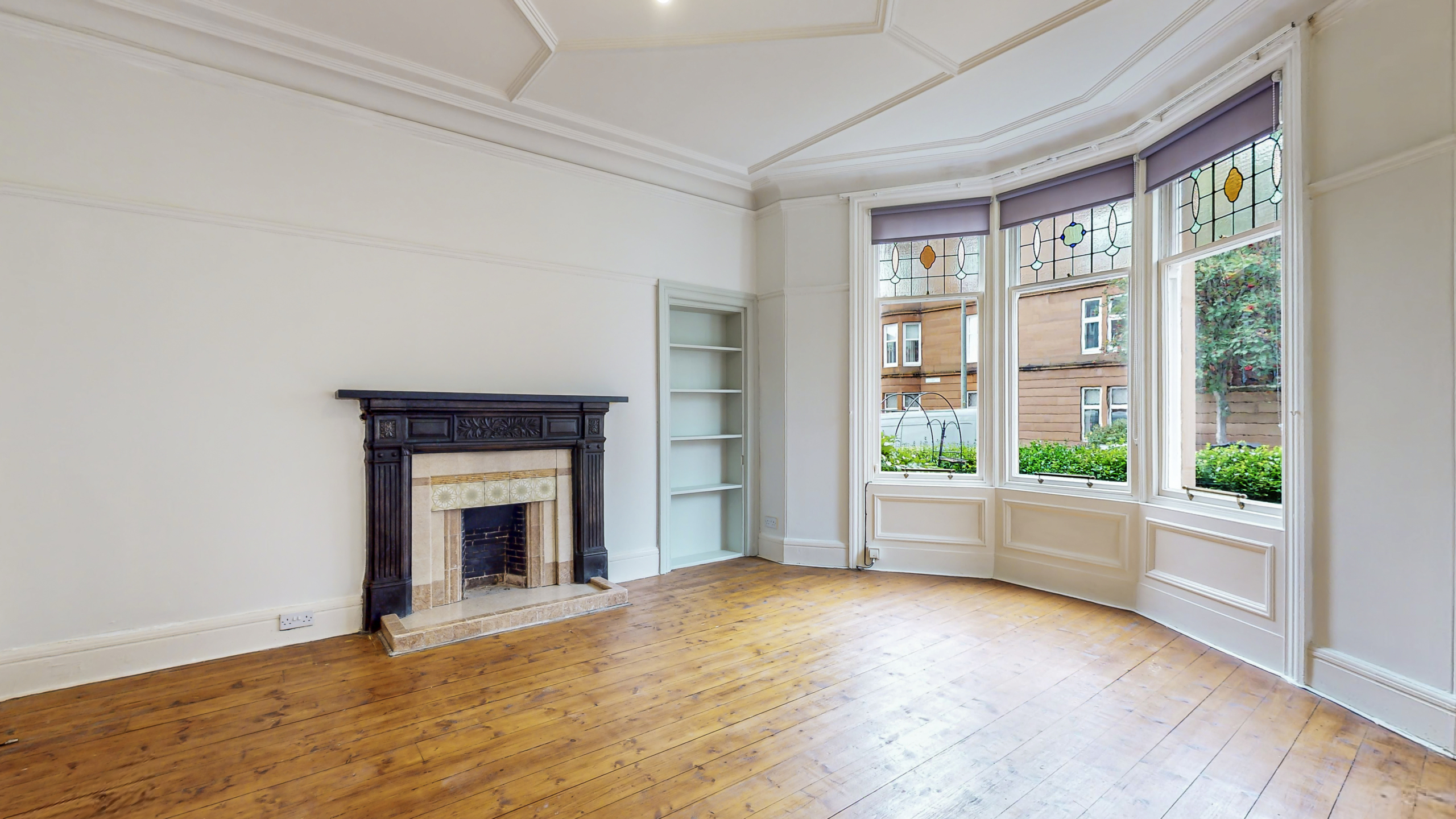 lochside – lounge Two-Bedroom Ground-Floor Tenement Flat To Let in Shawlands