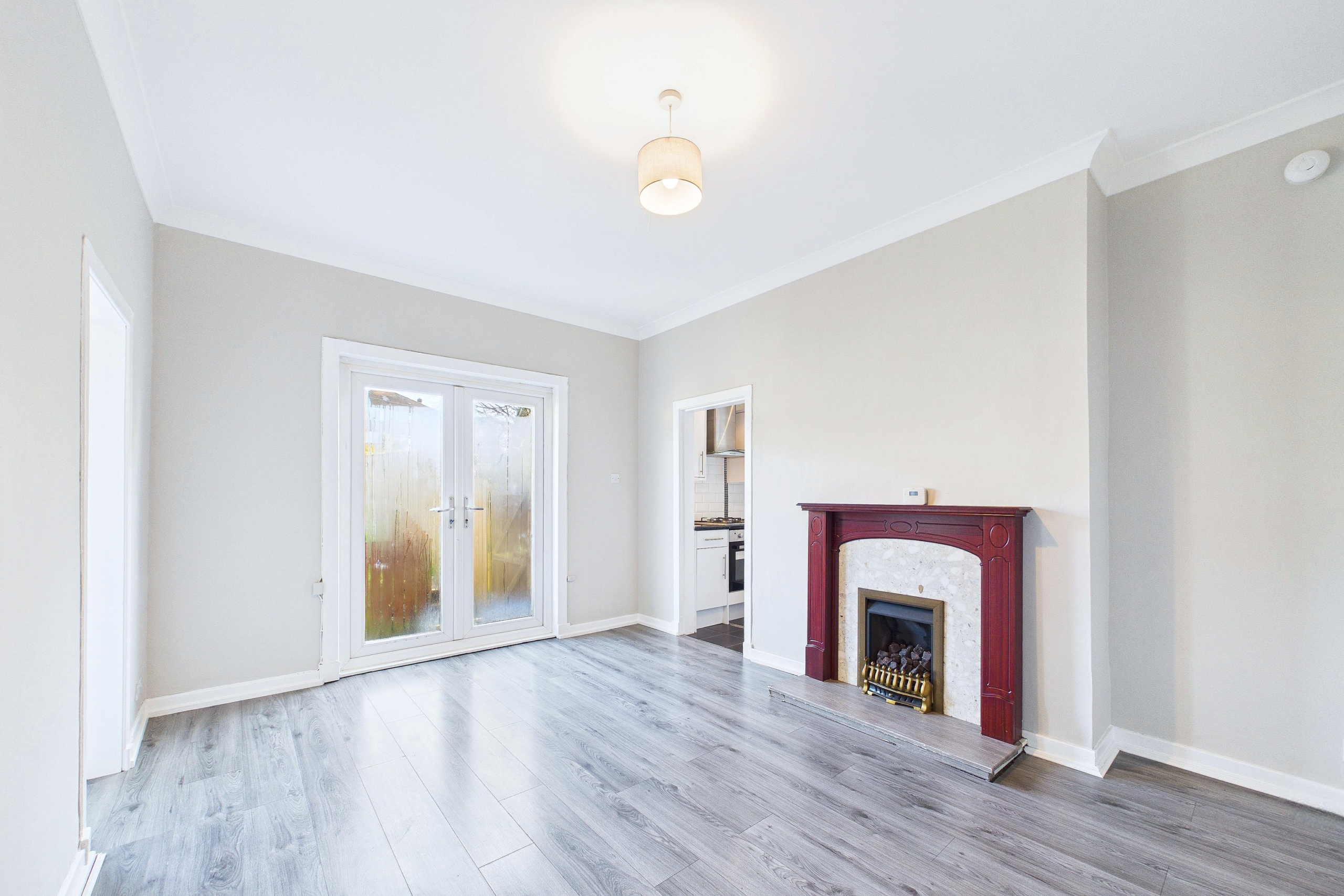 Three-Bedroom Lower Cottage Flat To Let in Cardonald, Glasgow