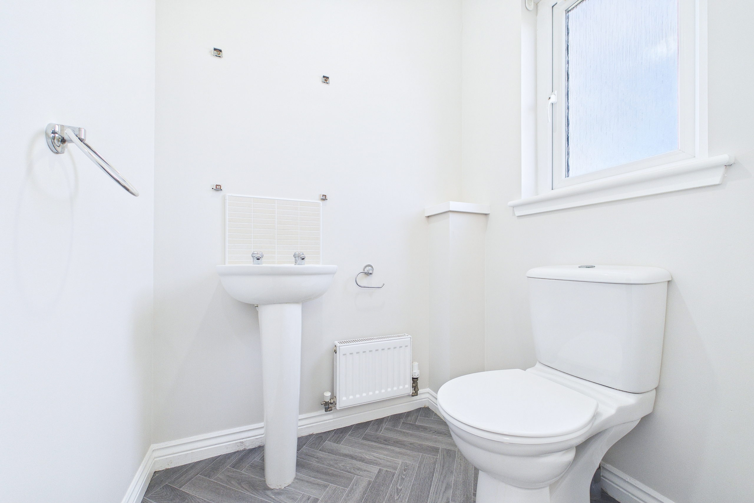 Modern three-bedroom semi-detached house to let in Nitshill, Glasgow.