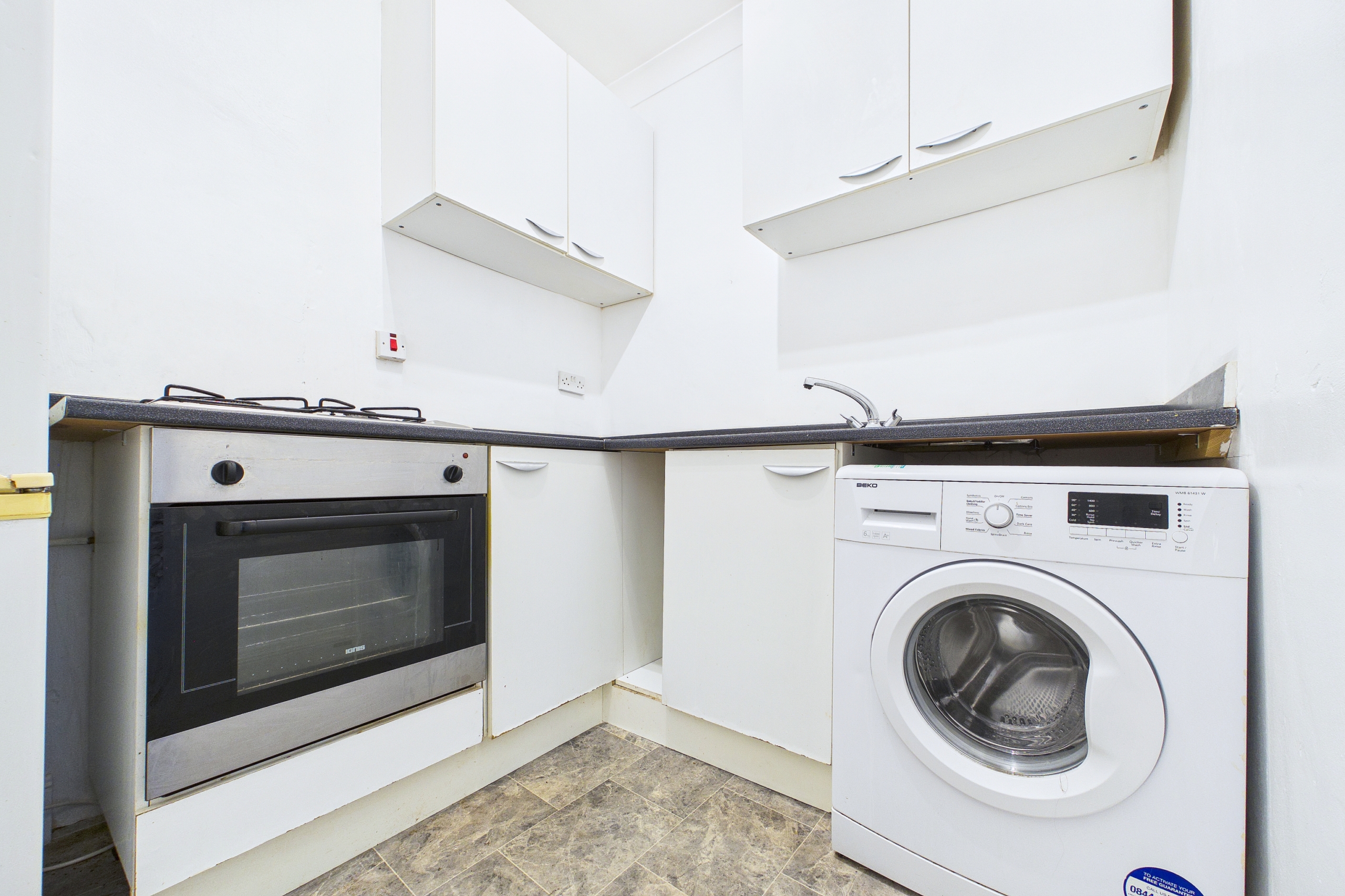 27-dixon-road-kitchen Well-proportioned traditional two-bedroom tenement flat to let in Glasgow