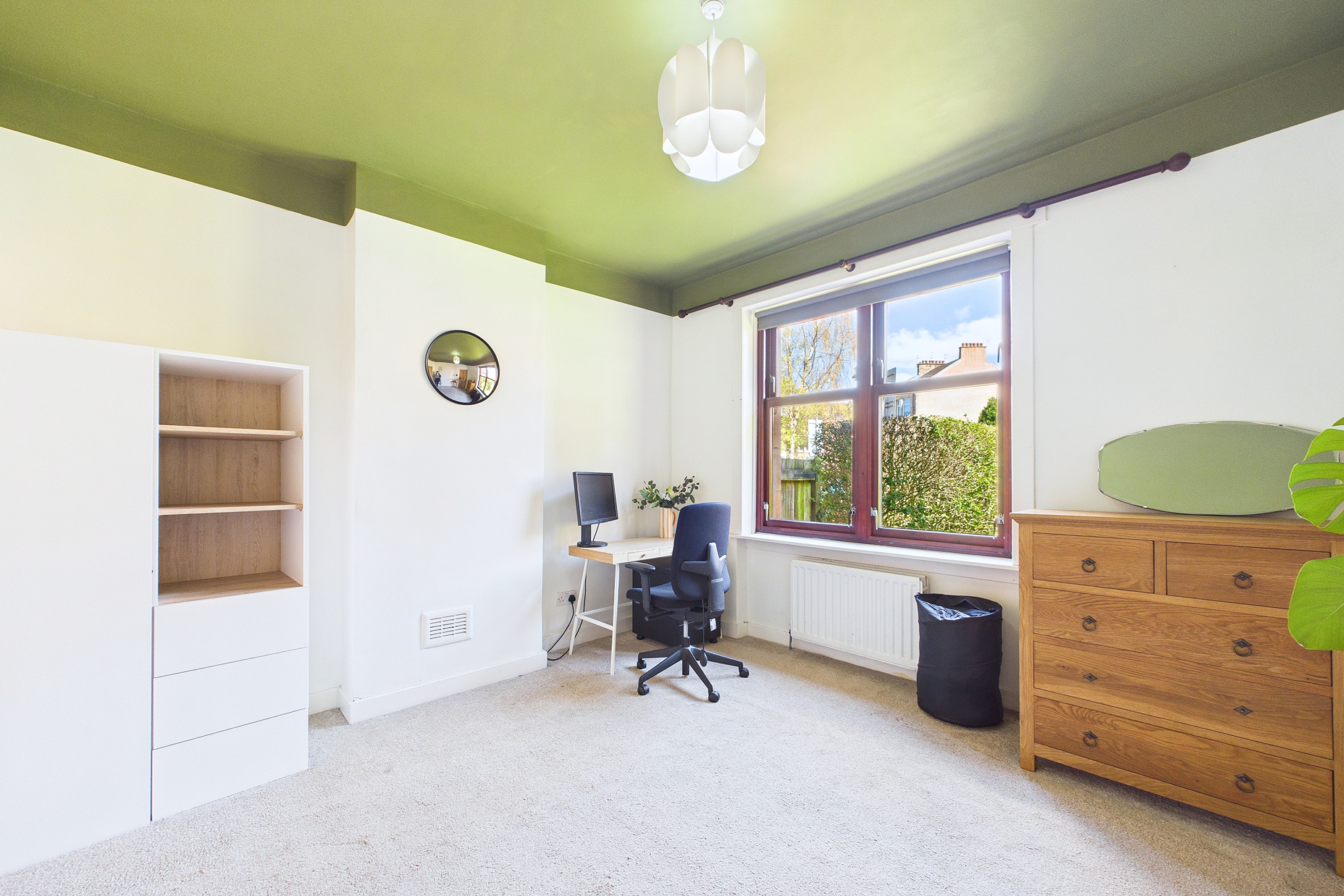 Two-bedroom ground floor tenement flat to let in Battlefield, Glasgow