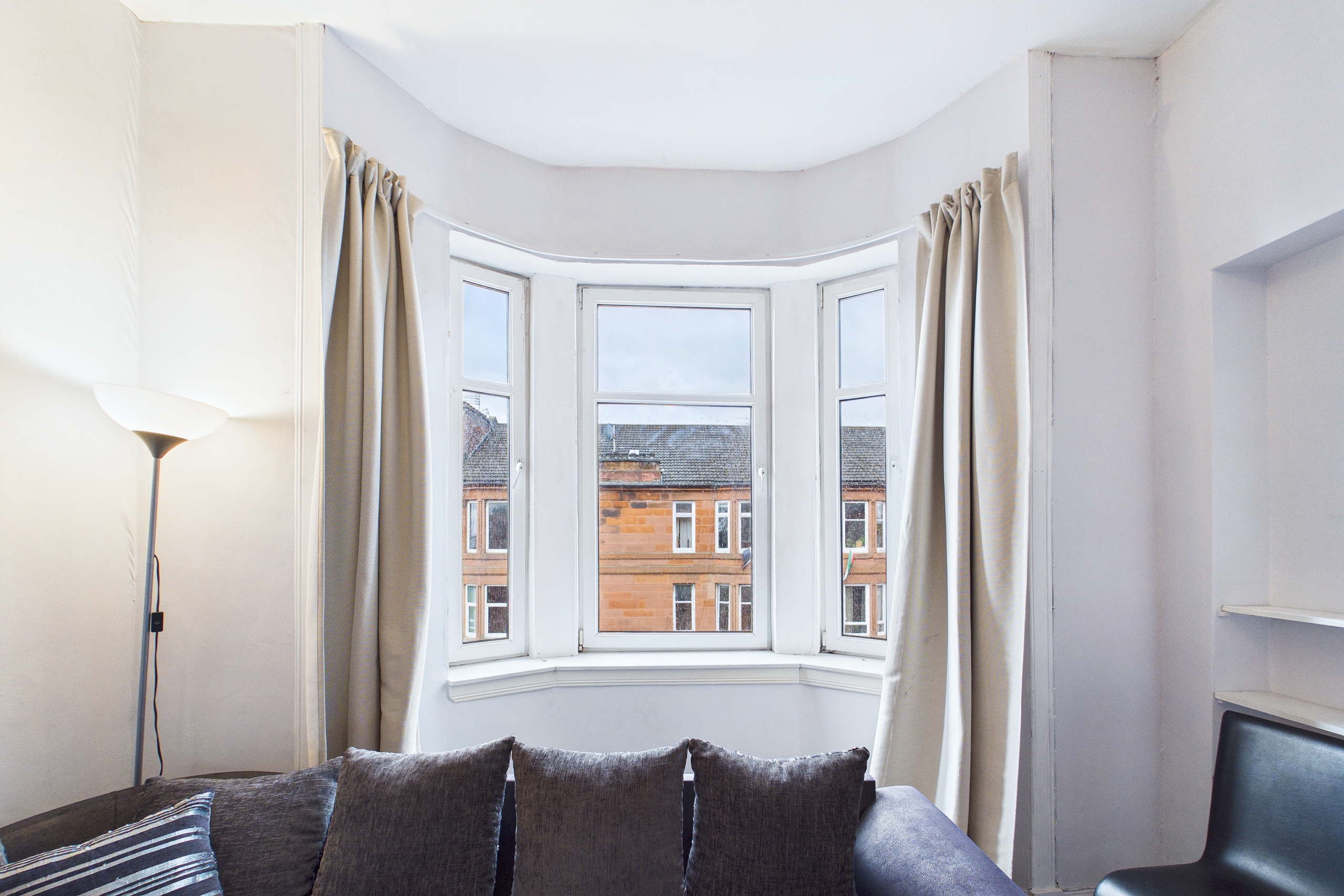 27-dixon-road-living-room Well-proportioned traditional two-bedroom tenement flat to let in Glasgow