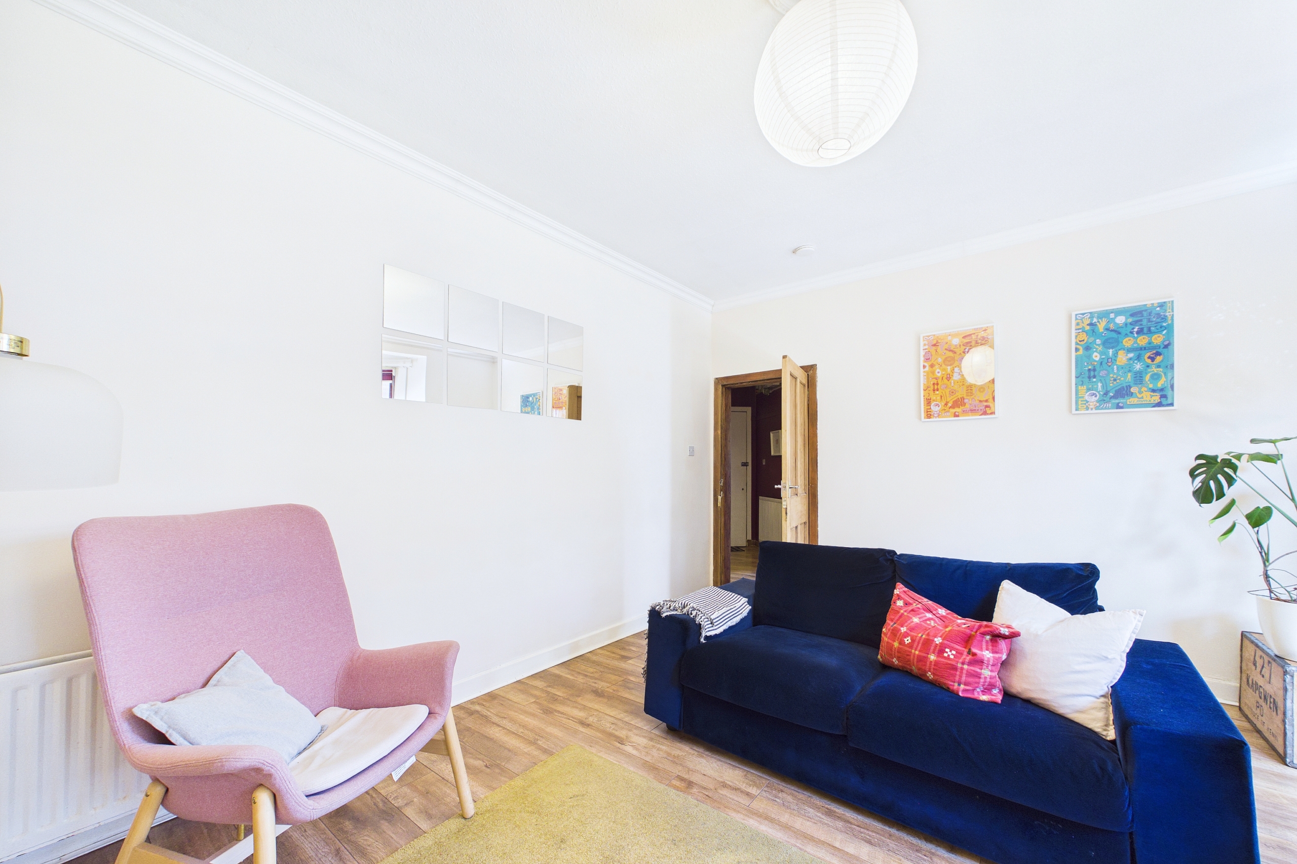 Two-bedroom ground floor tenement flat to let in Battlefield, Glasgow