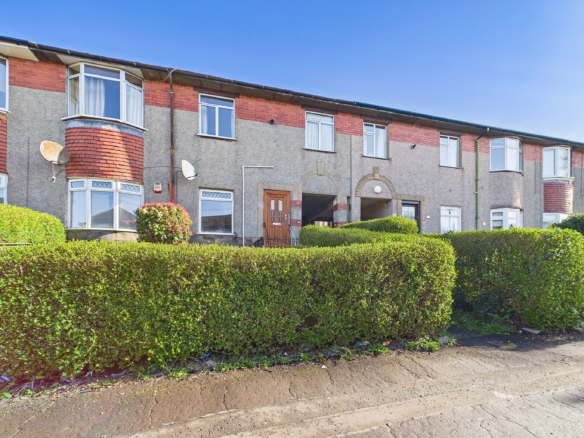 Three-Bedroom Lower Cottage Flat To Let in Cardonald, Glasgow