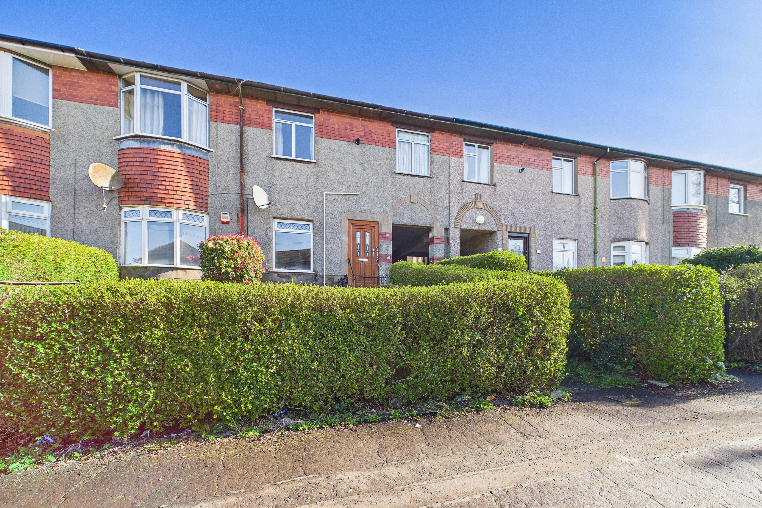 Three-Bedroom Lower Cottage Flat To Let in Cardonald, Glasgow