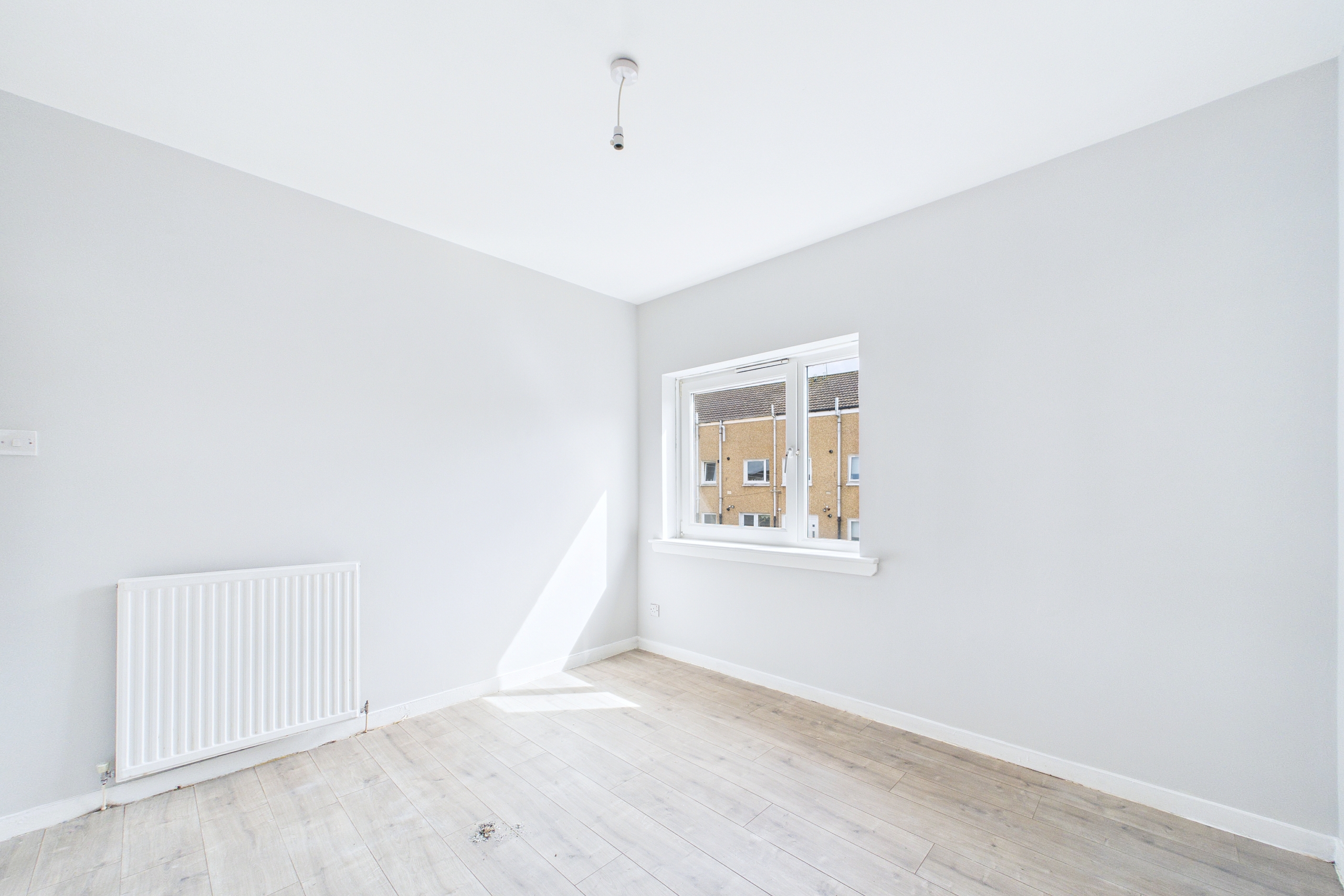 Spacious three-bedroom upper cottage flat to let in Glasgow.