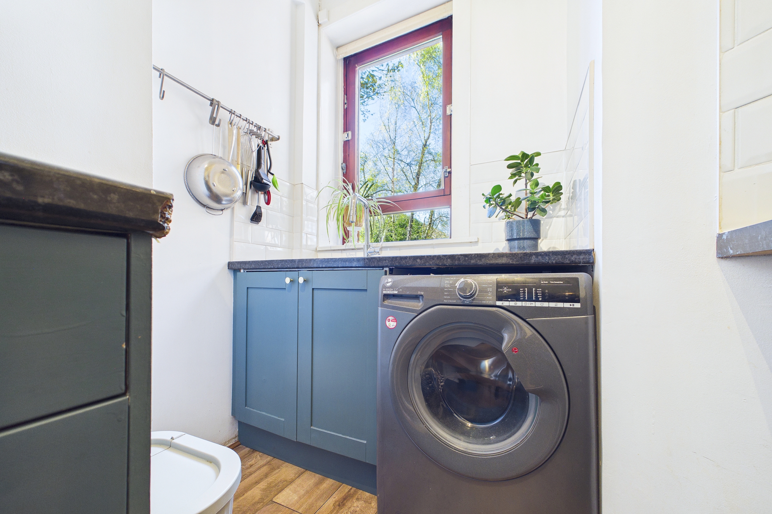 Two-bedroom ground floor tenement flat to let in Battlefield, Glasgow