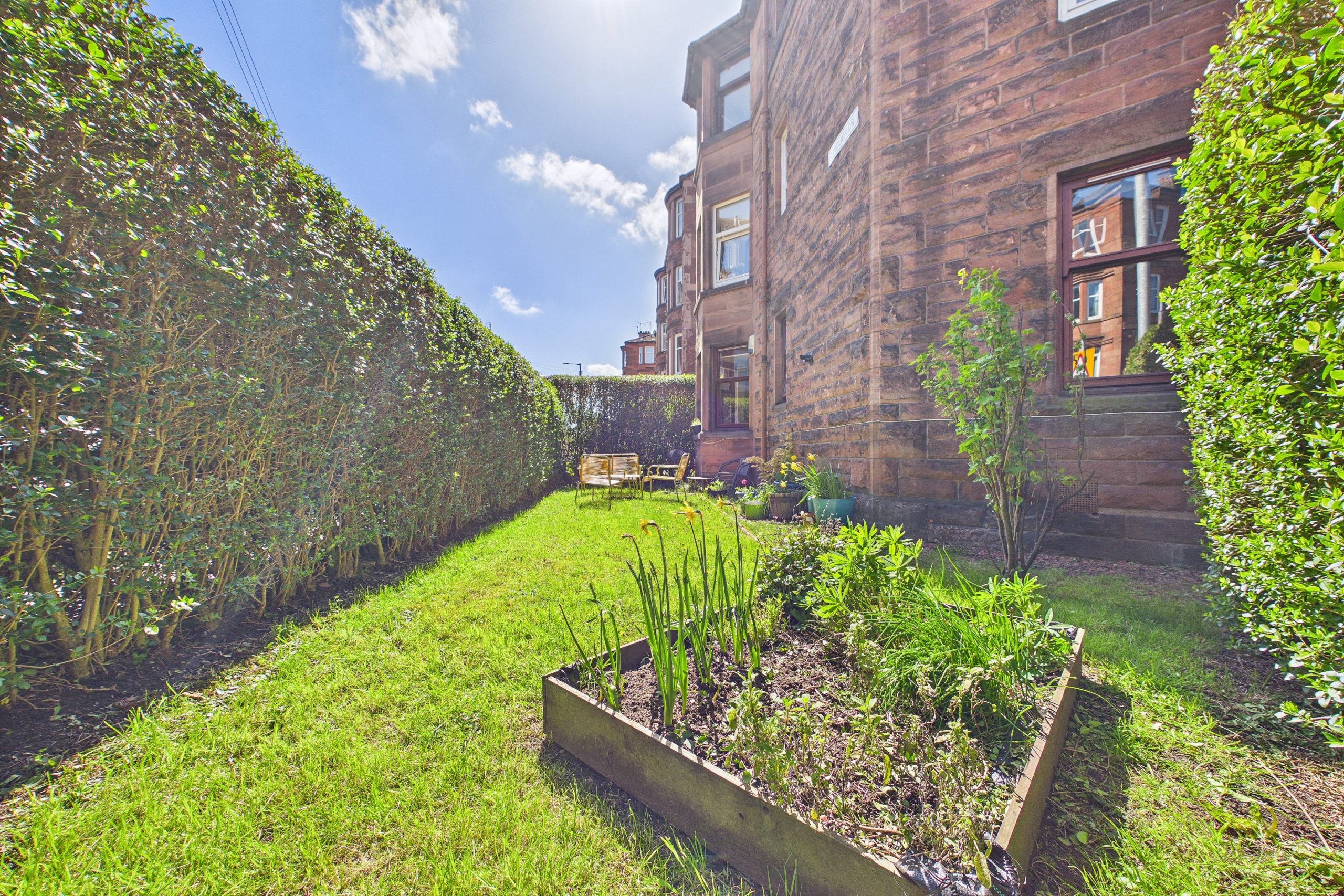 Two-bedroom ground floor tenement flat to let in Battlefield, Glasgow