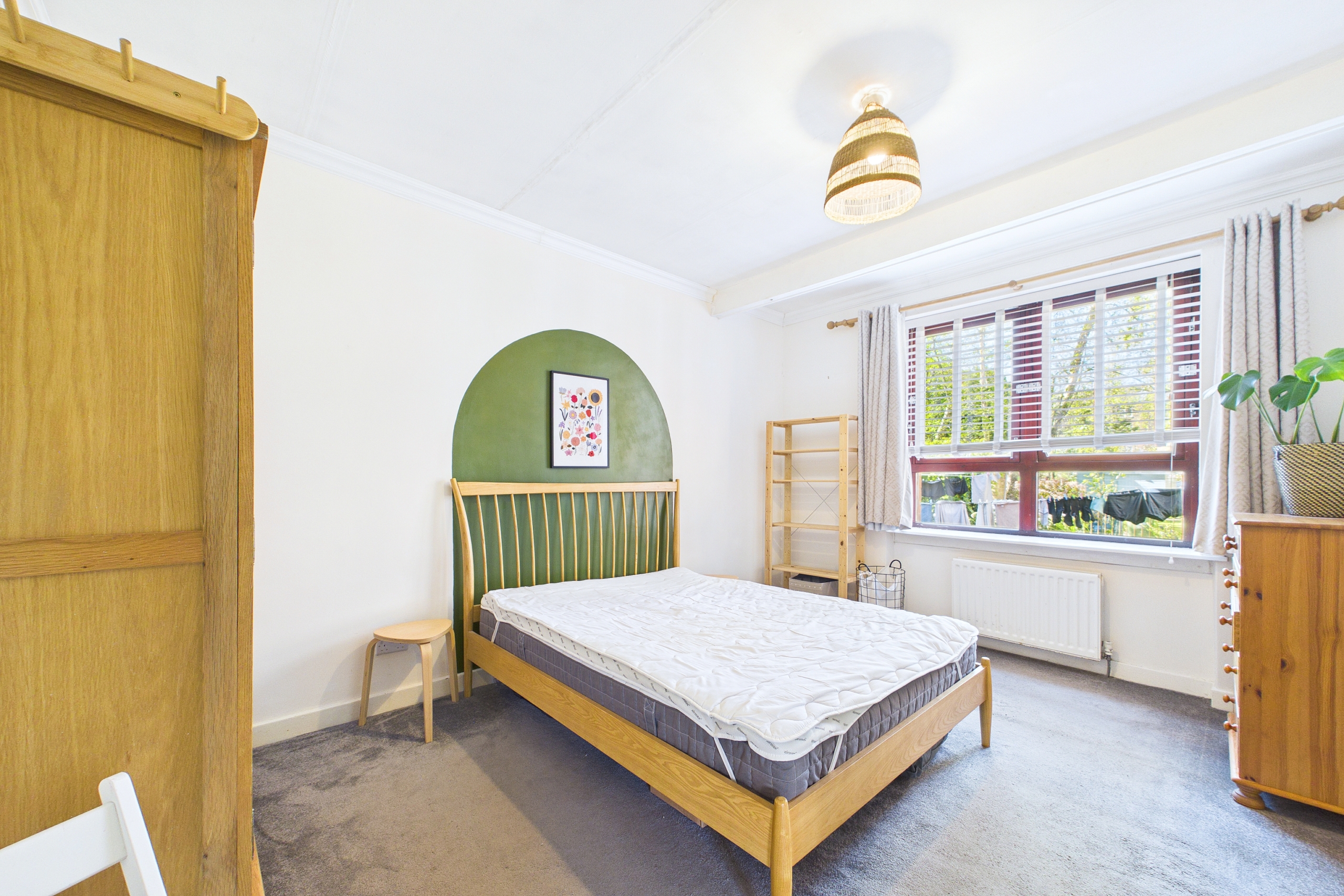Two-bedroom ground floor tenement flat to let in Battlefield, Glasgow