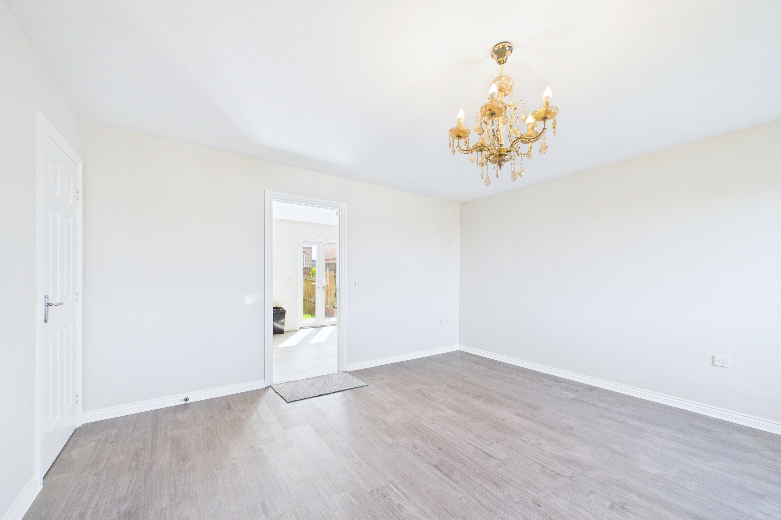 Modern three-bedroom semi-detached house to let in Nitshill, Glasgow.