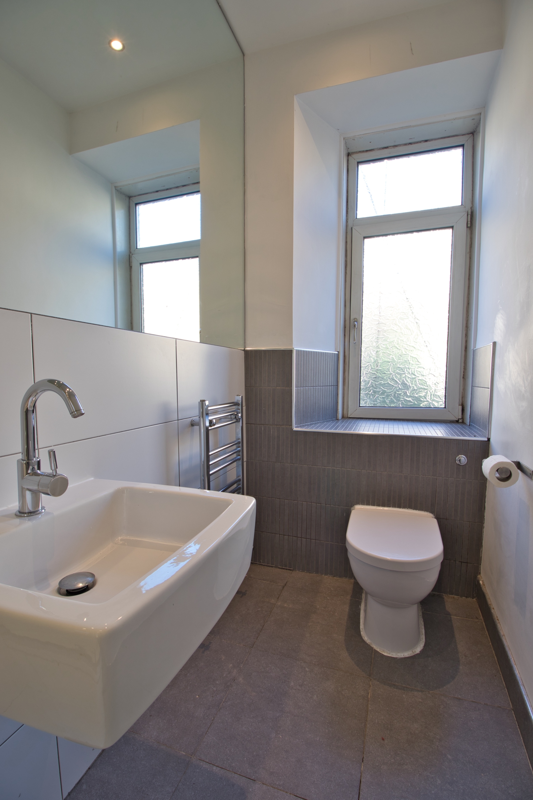 Two-Bedroom Top Floor Tenement Flat To Let in Partick