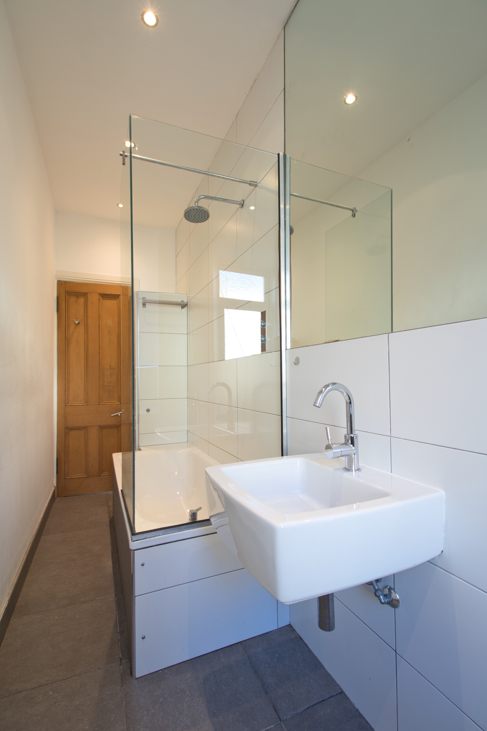 Two-Bedroom Top Floor Tenement Flat To Let in Partick