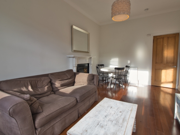 Two-Bedroom Top Floor Tenement Flat To Let in Partick