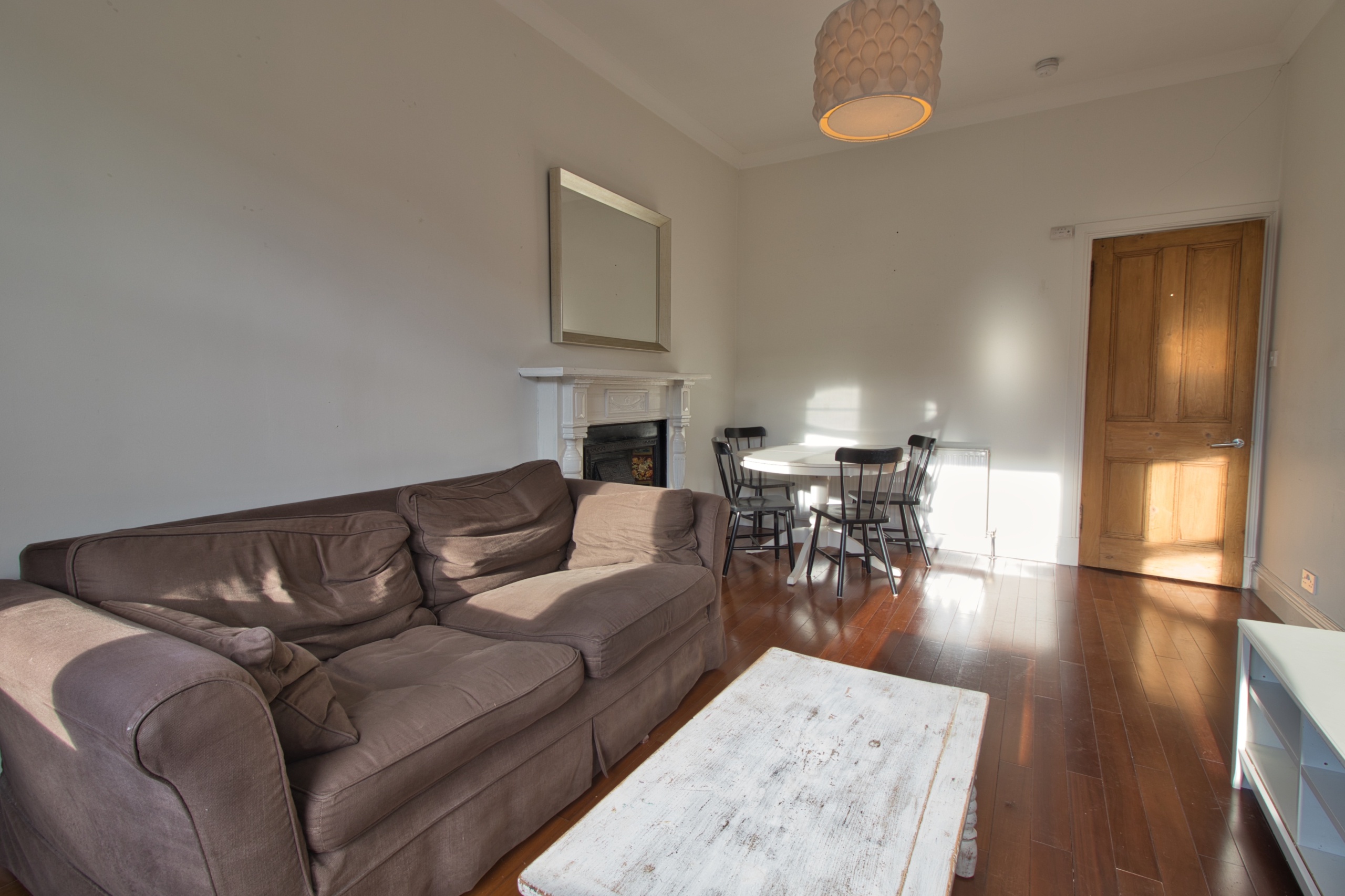 Two-Bedroom Top Floor Tenement Flat To Let in Partick