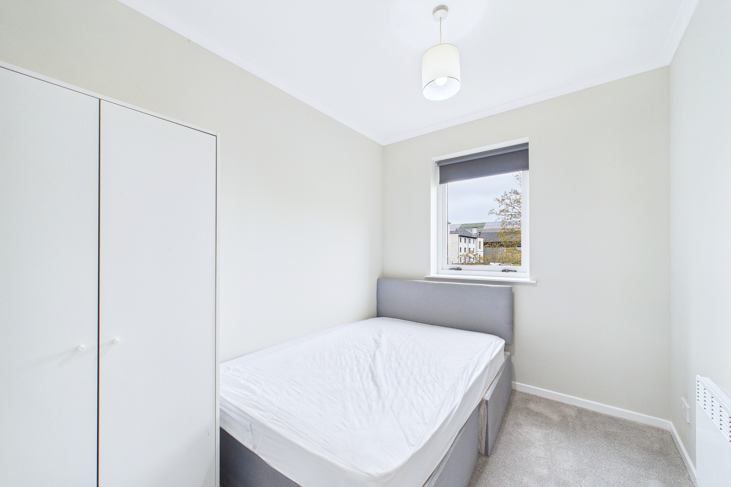 Well-proportioned two-bedroom modern apartment to let in Glasgow’s East End.