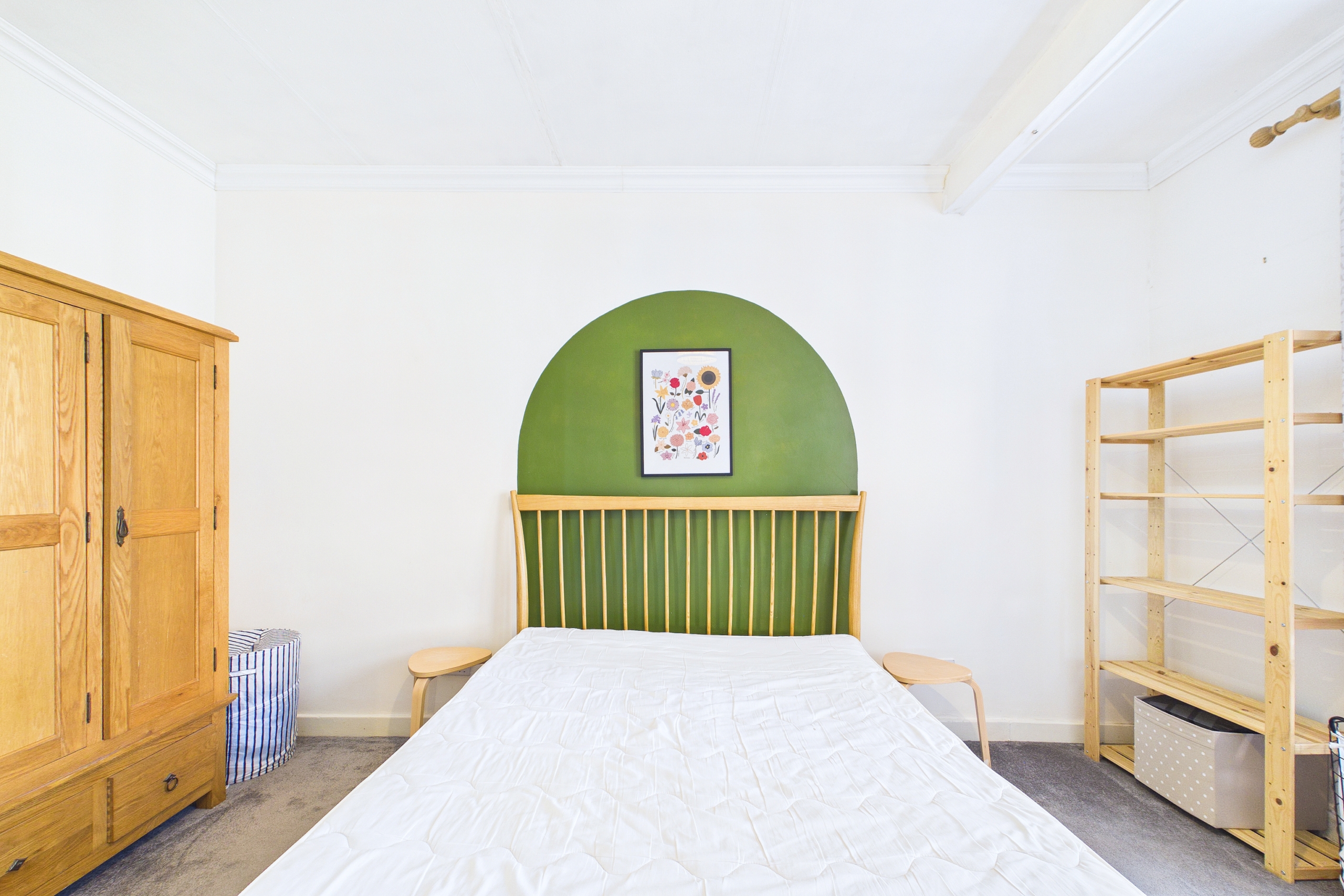 Two-bedroom ground floor tenement flat to let in Battlefield, Glasgow