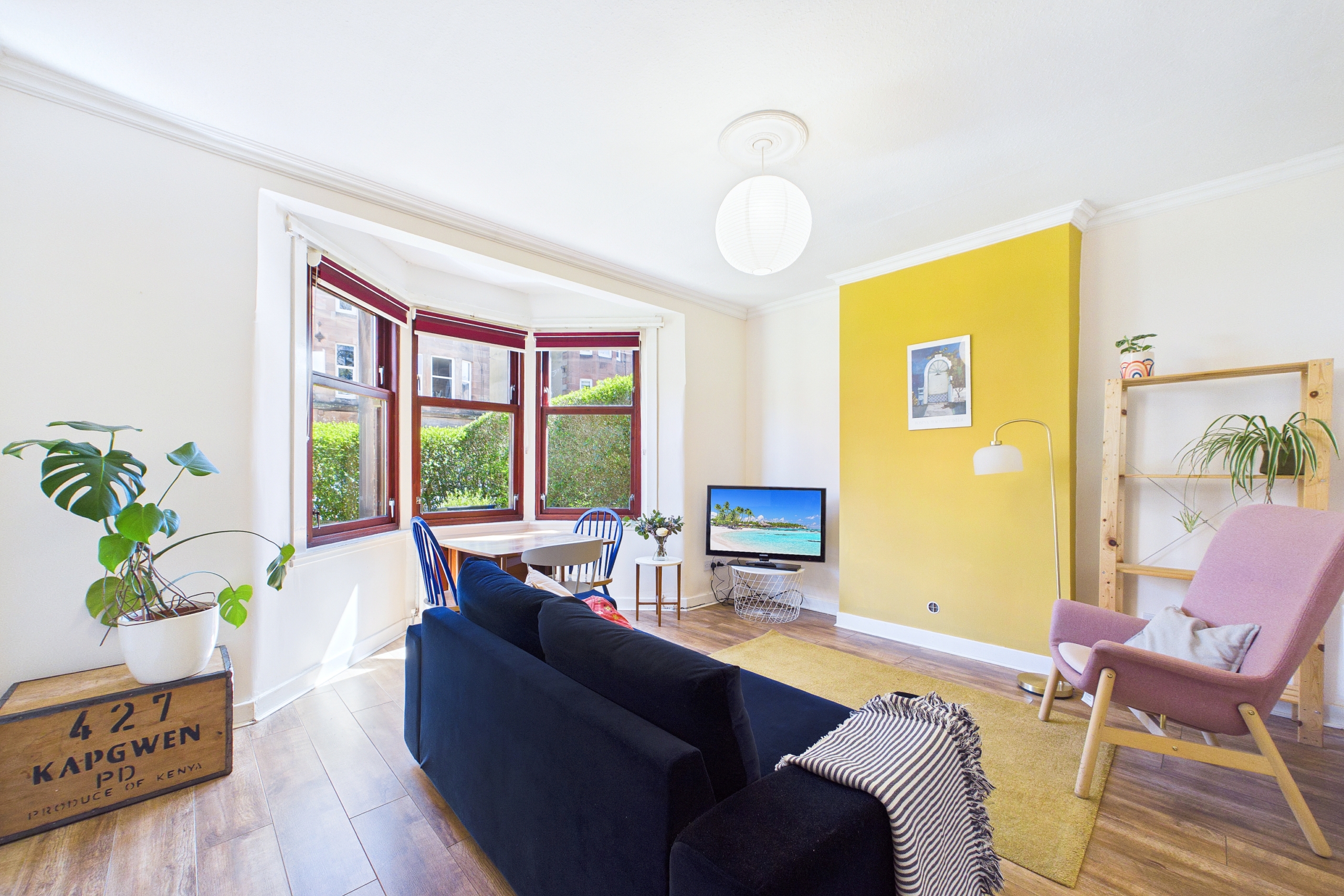 Two-bedroom ground floor tenement flat to let in Battlefield, Glasgow