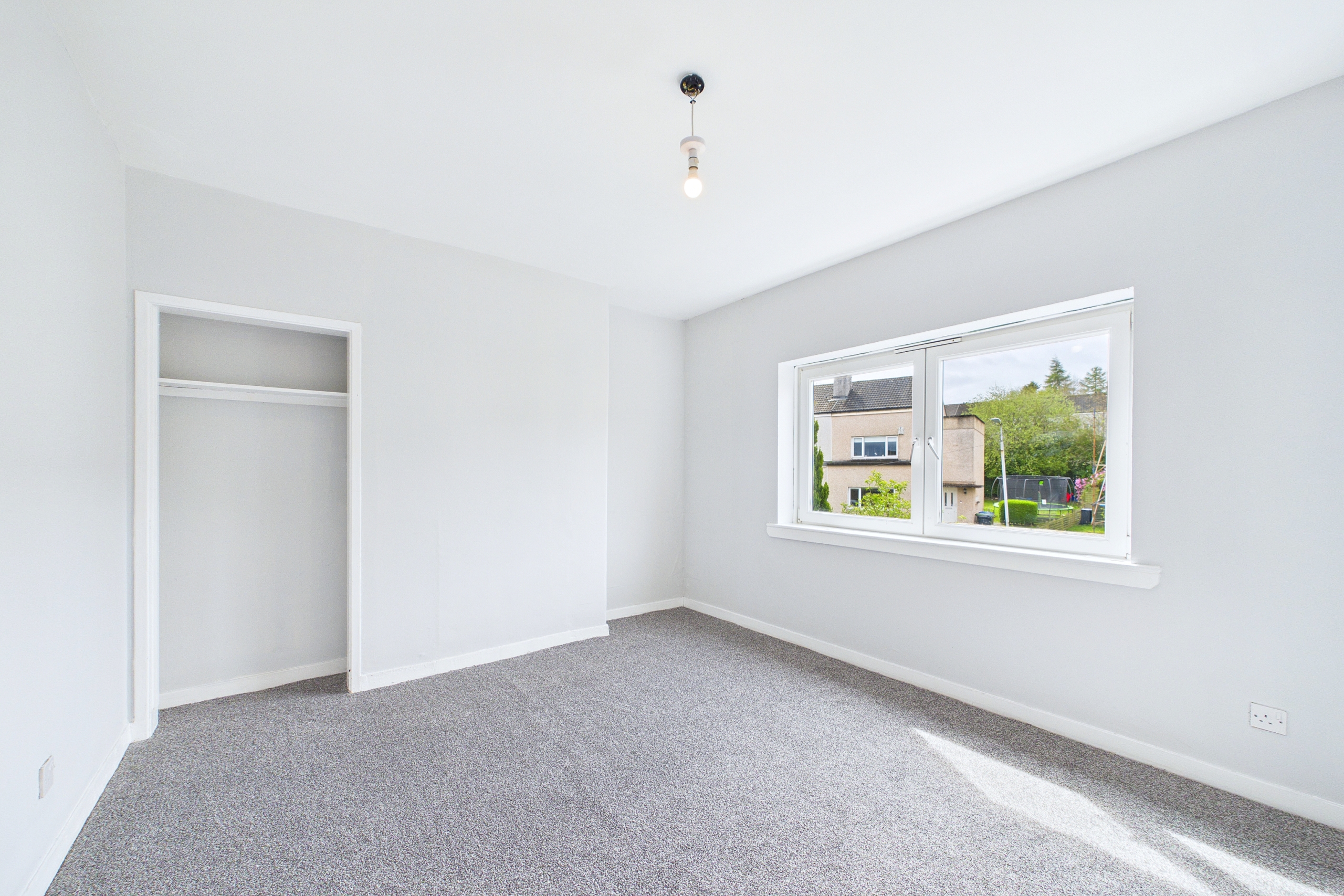 Spacious three-bedroom upper cottage flat to let in Glasgow.