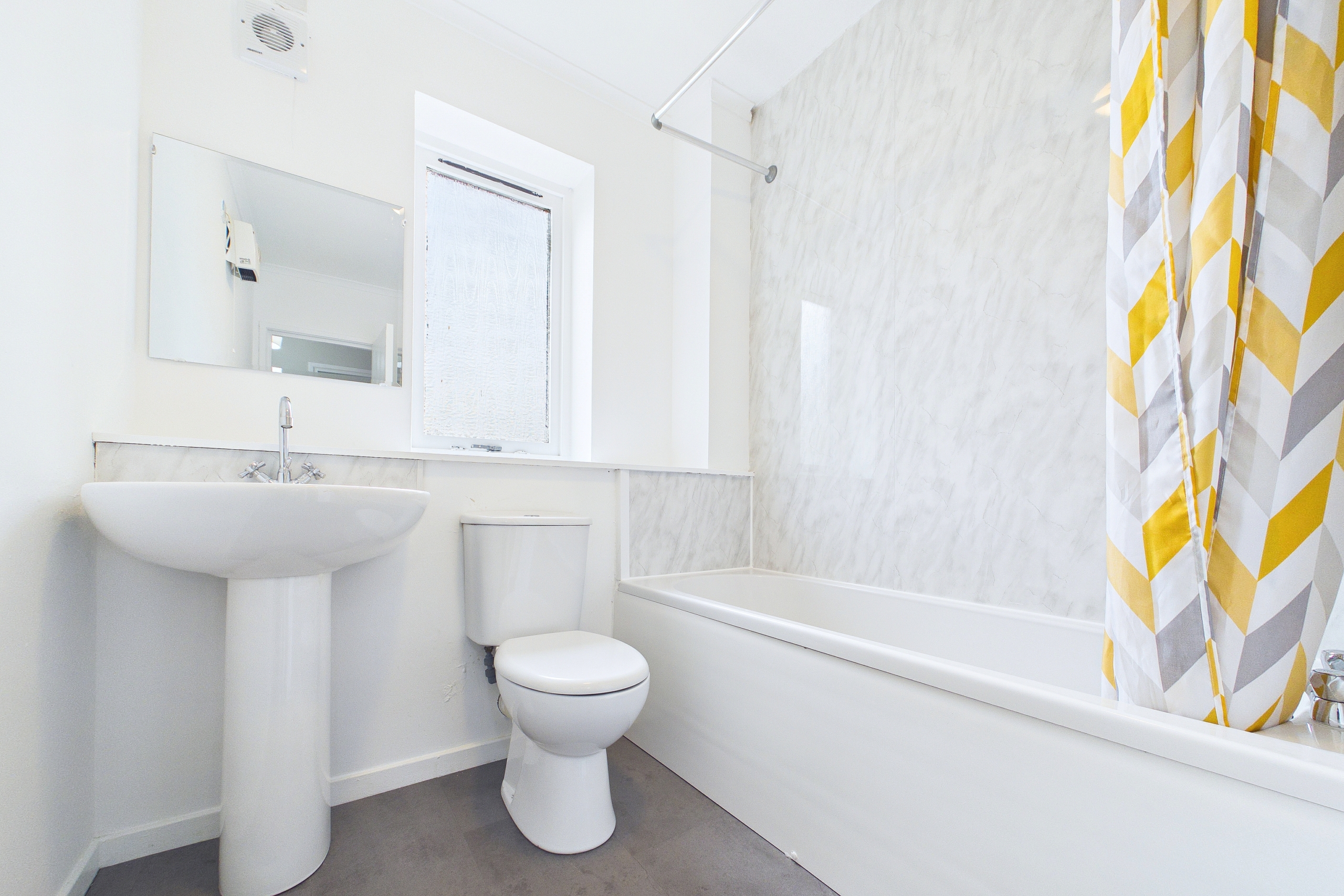Well-proportioned two-bedroom modern apartment to let in Glasgow’s East End.