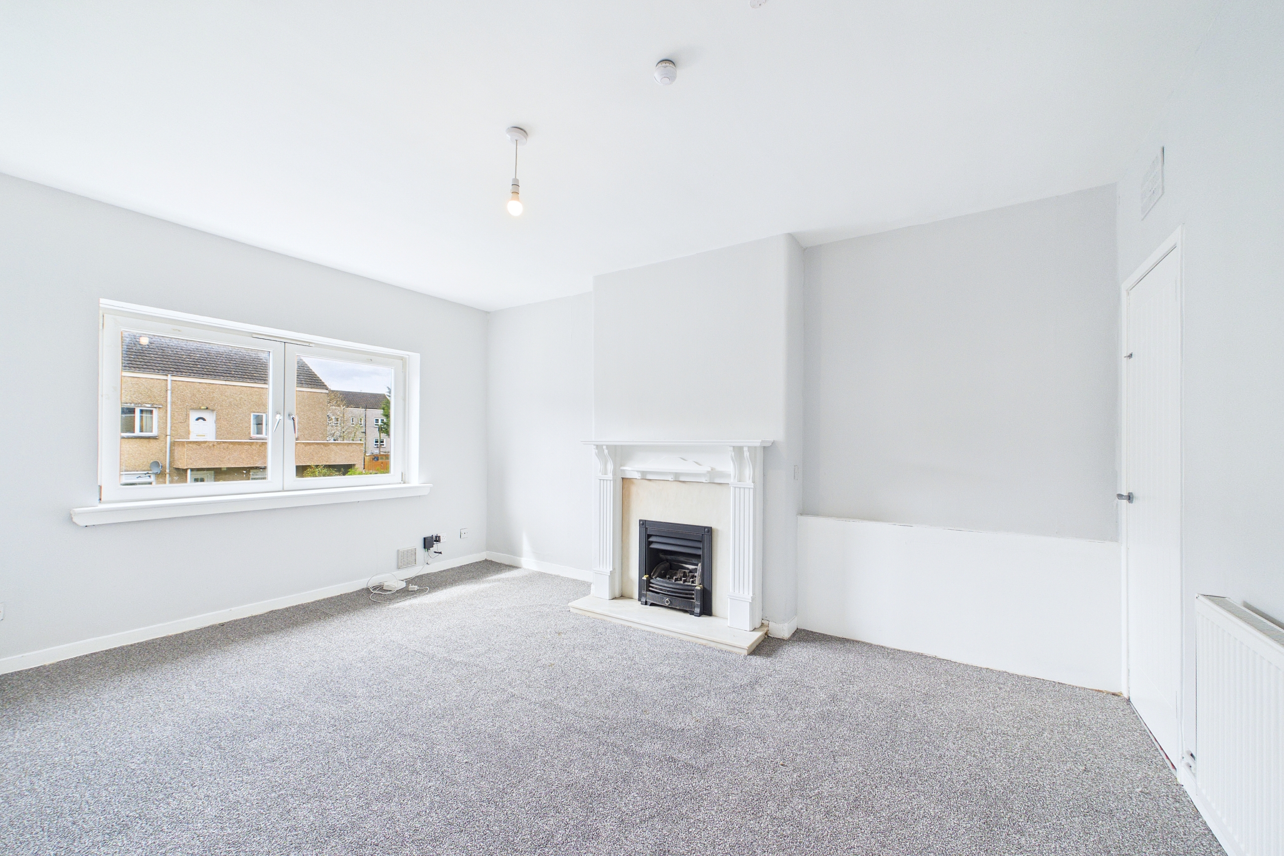 Spacious three-bedroom upper cottage flat to let in Glasgow.