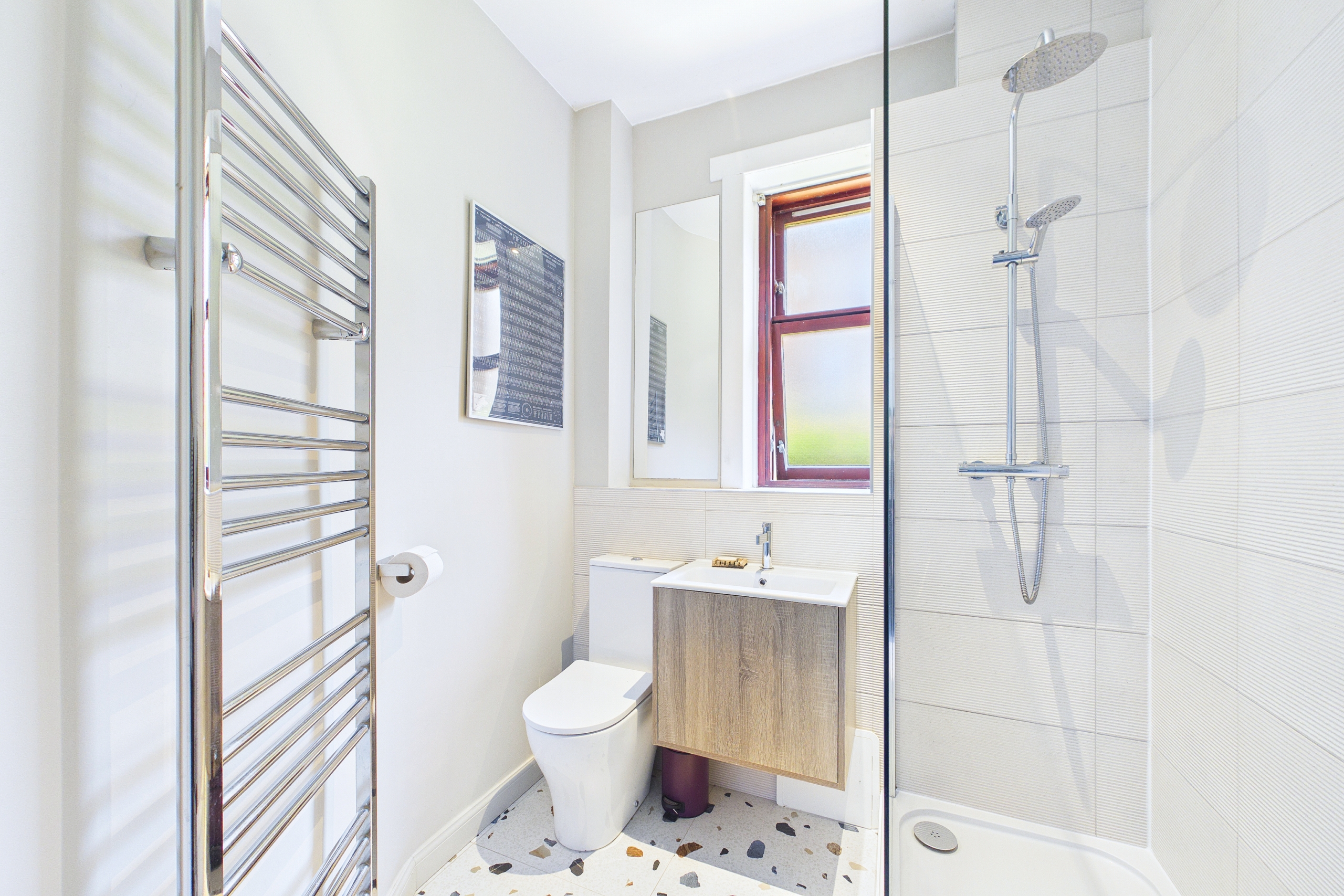 Two-bedroom ground floor tenement flat to let in Battlefield, Glasgow