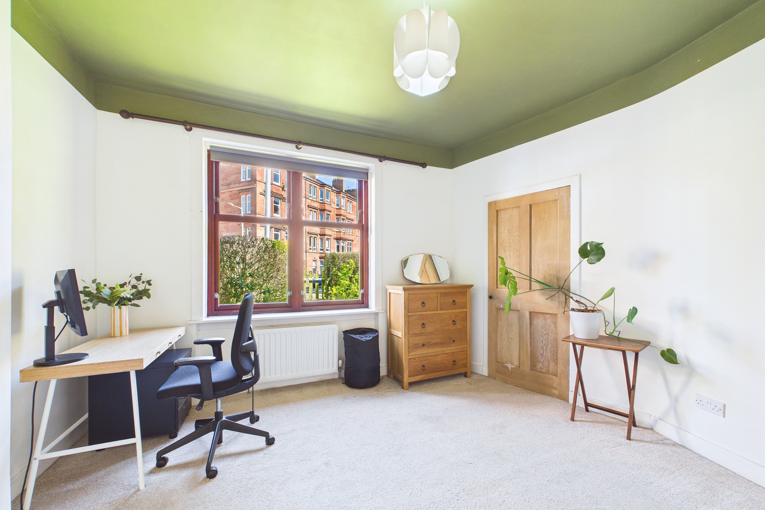 Two-bedroom ground floor tenement flat to let in Battlefield, Glasgow