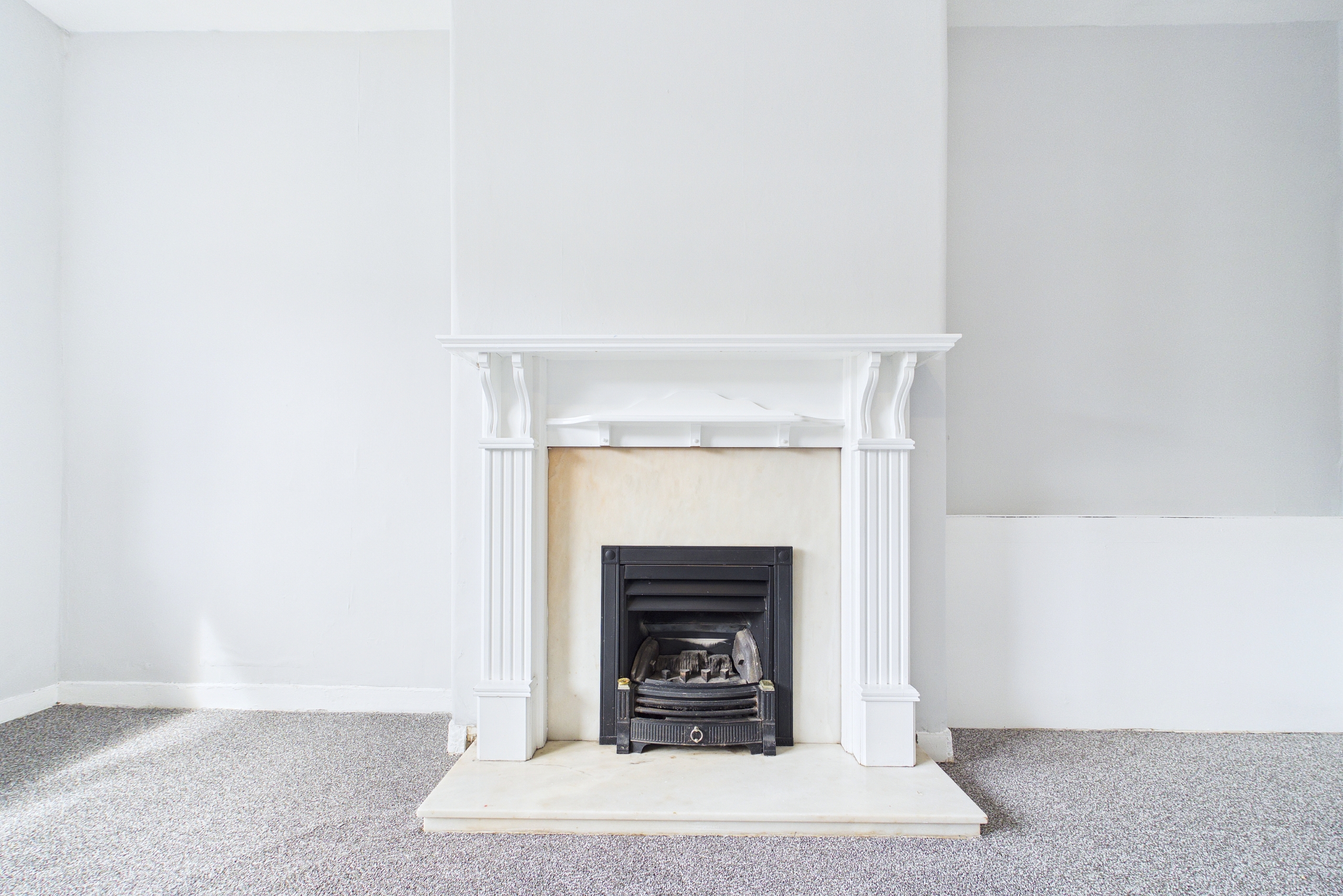 Spacious three-bedroom upper cottage flat to let in Glasgow.