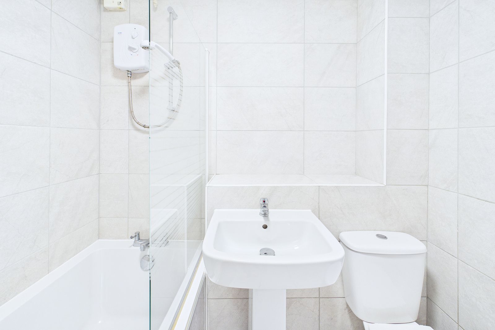 22-kemp-street-bathroom Beautifully refurbished two-bedroom ground floor flat to let in Springburn, Glasgow