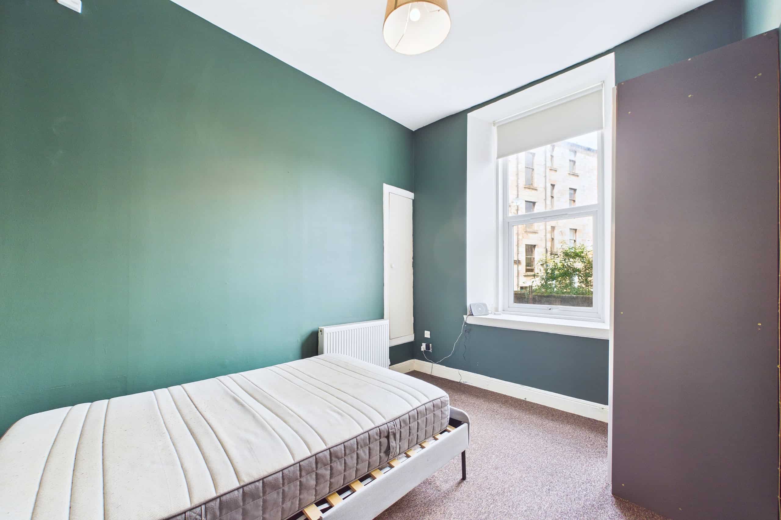 One-bedroom ground floor flat to let in the ever-popular Govanhill area of Glasgow’s vibrant Southside.