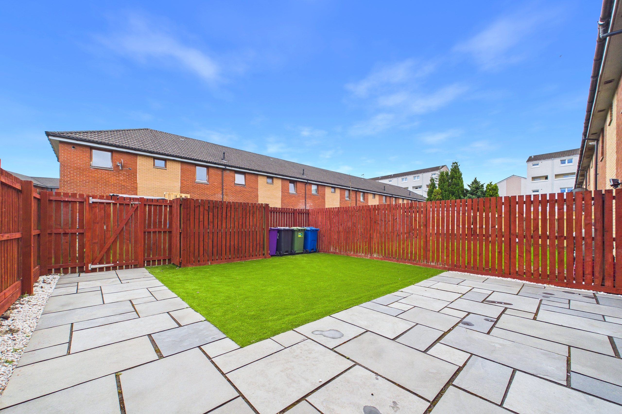 Beautifully presented two-bedroom home to let in Dalmarnock, Glasgow.
