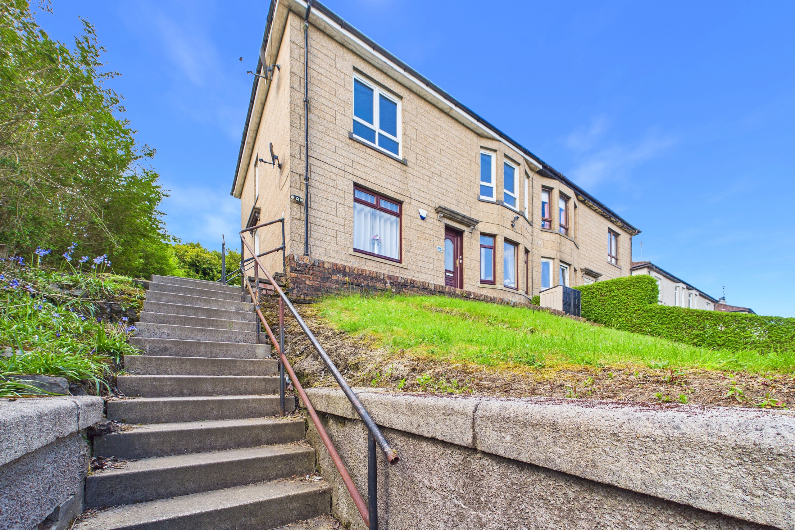 2 bedroom property available in glasgow