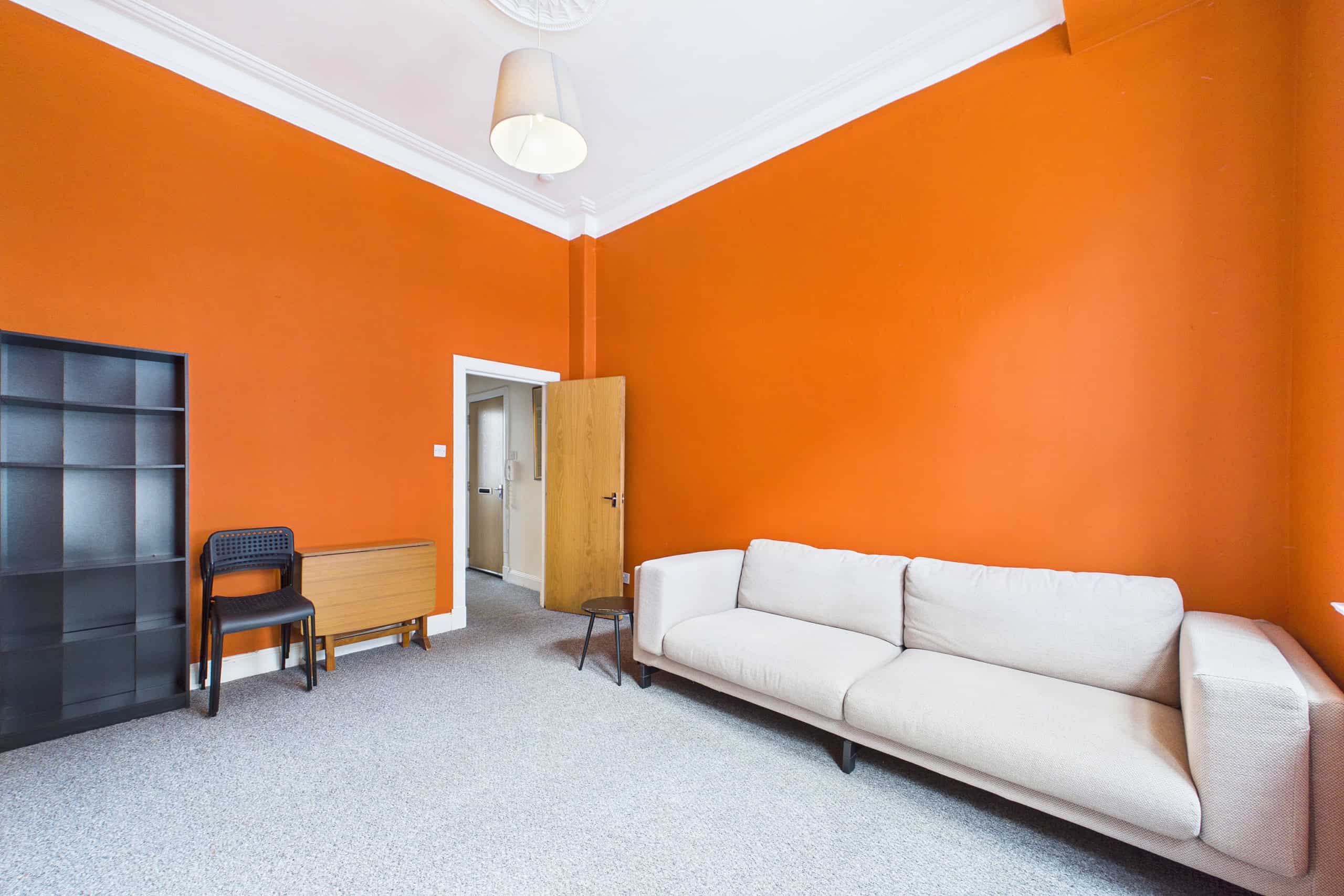 One-bedroom ground floor flat to let in the ever-popular Govanhill area of Glasgow’s vibrant Southside.