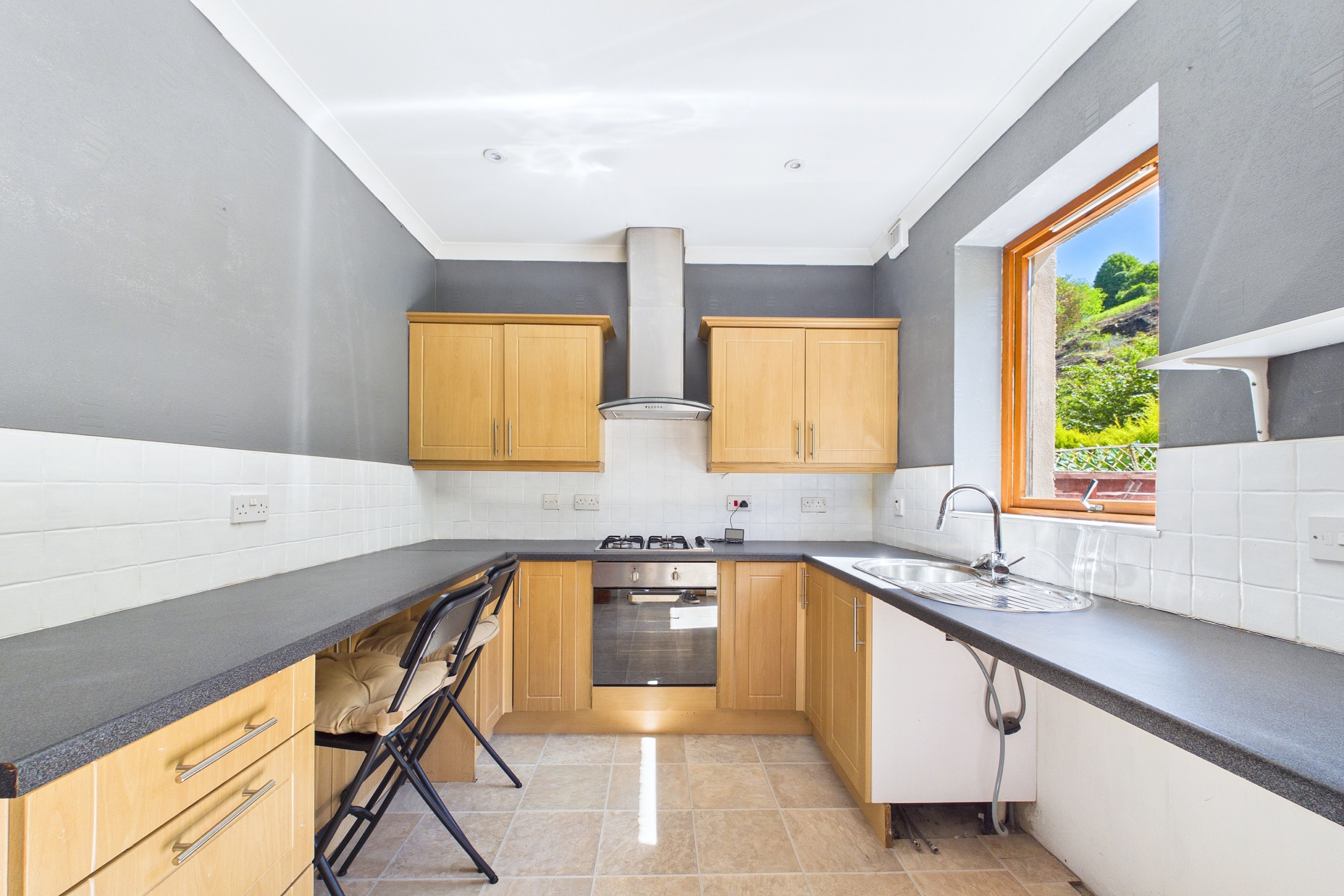 Spacious Two-Bedroom Upper Cottage Flat To Let in Greenock with River Clyde Views