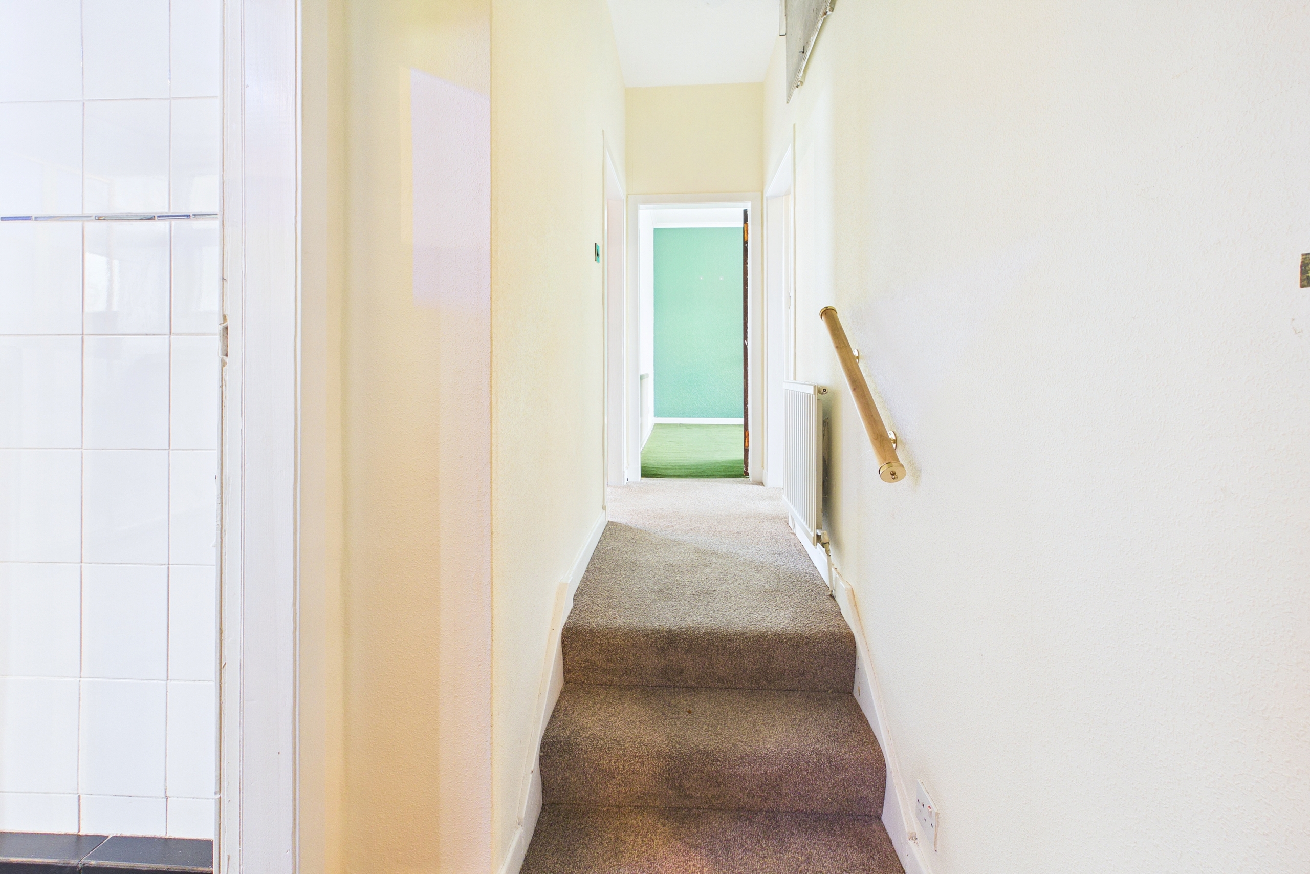 Two-Bedroom Upper Cottage Flat for Sale in Cardonald, Glasgow