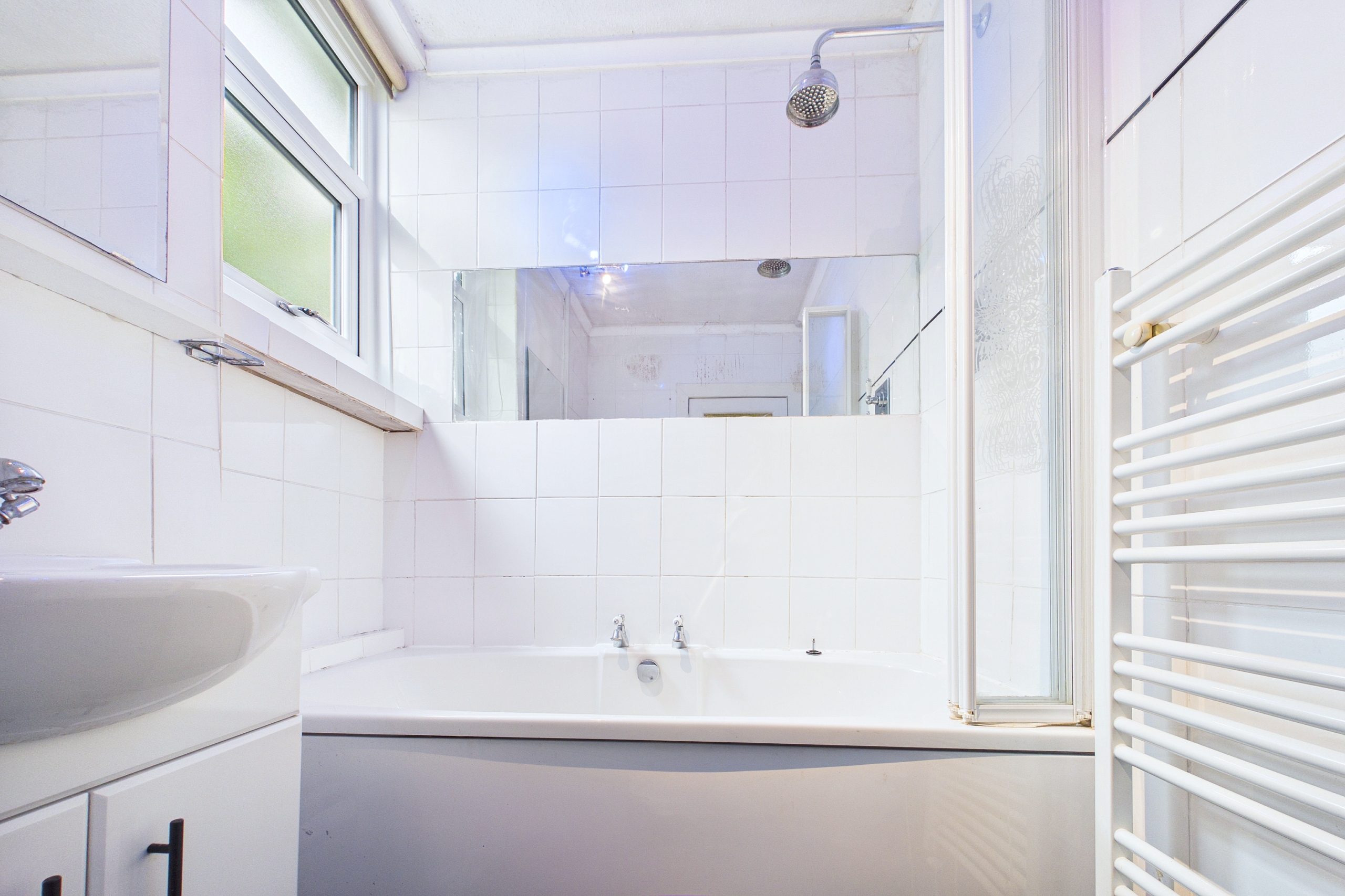 Two-Bedroom Upper Cottage Flat for Sale in Cardonald, Glasgow