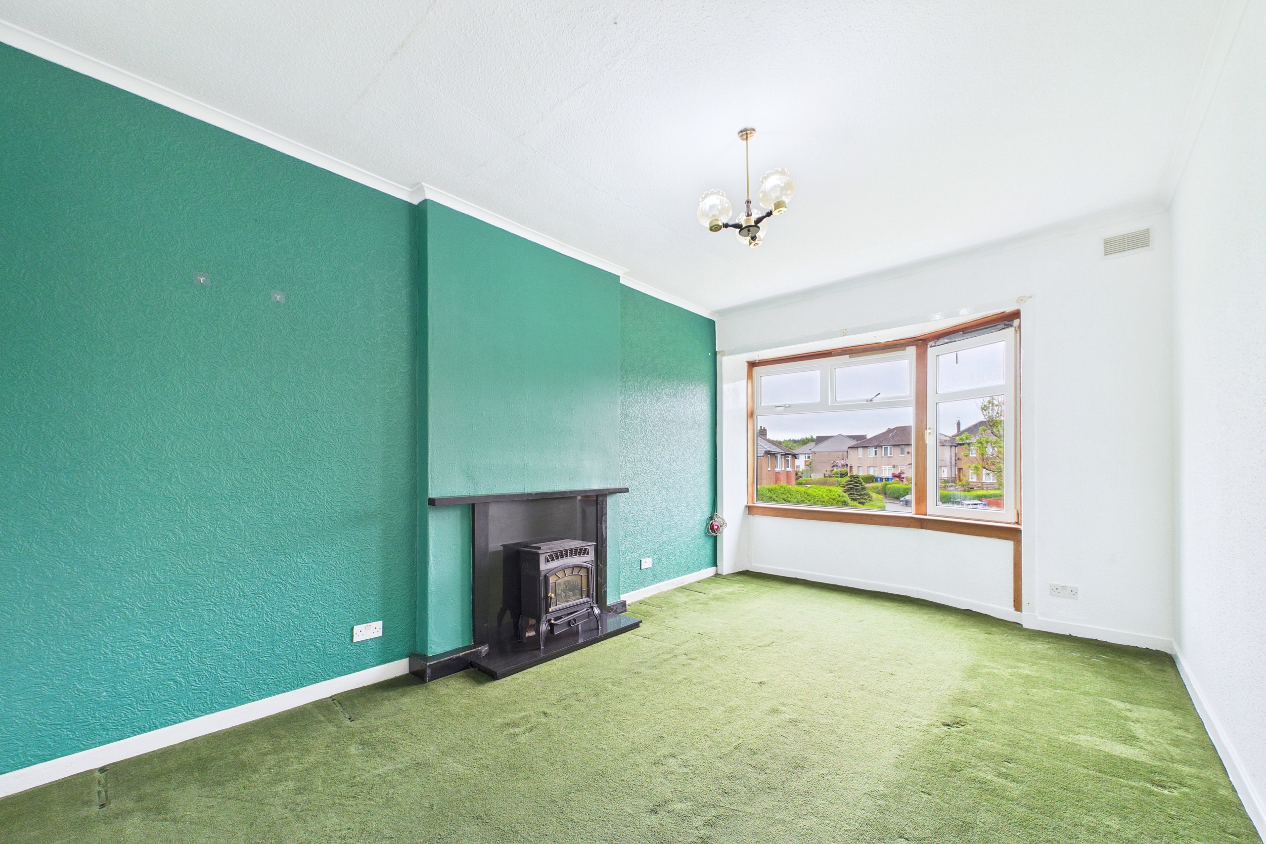Two-Bedroom Upper Cottage Flat for Sale in Cardonald, Glasgow