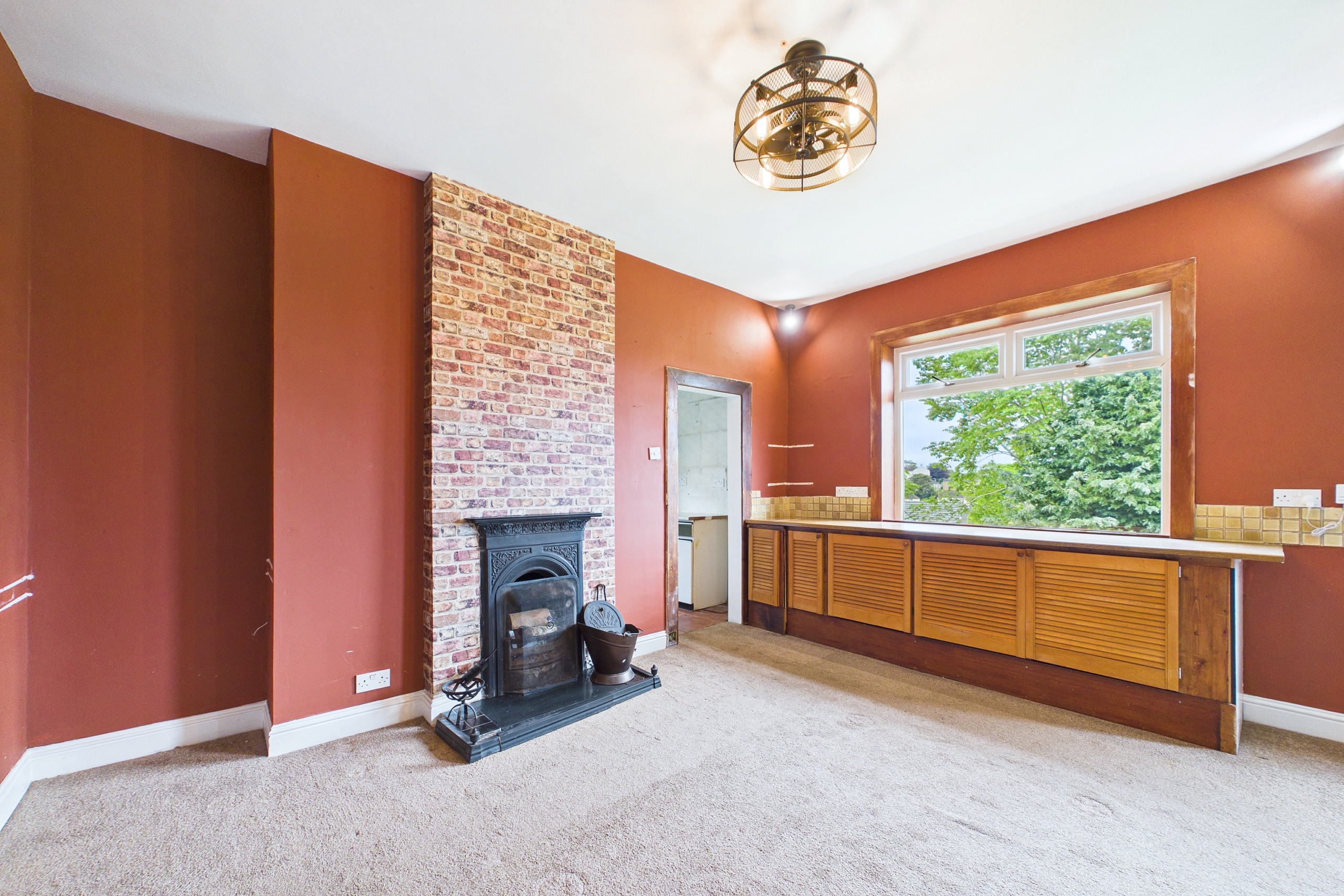 Two-Bedroom Upper Cottage Flat for Sale in Cardonald, Glasgow