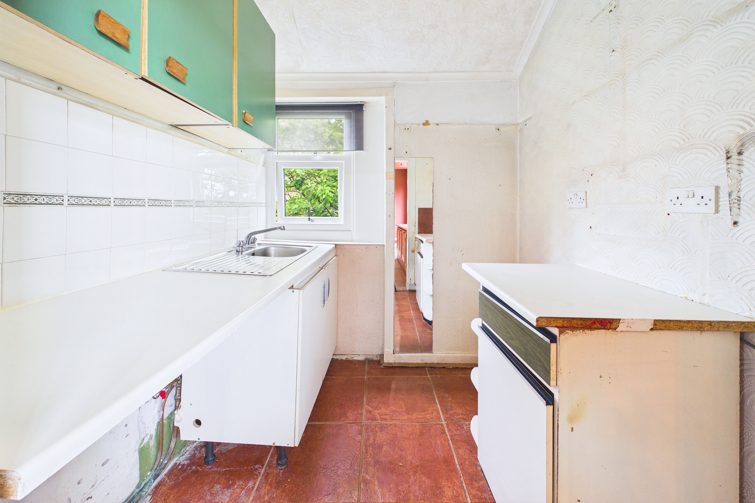 Two-Bedroom Upper Cottage Flat for Sale in Cardonald, Glasgow