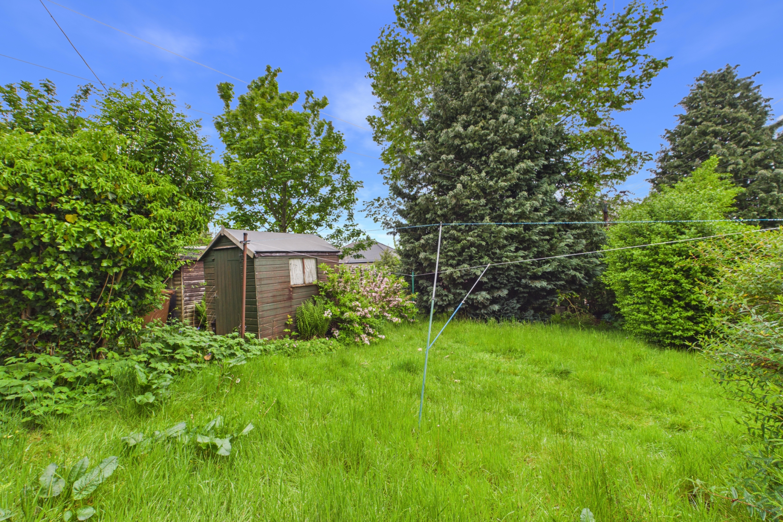Two-Bedroom Upper Cottage Flat for Sale in Cardonald, Glasgow