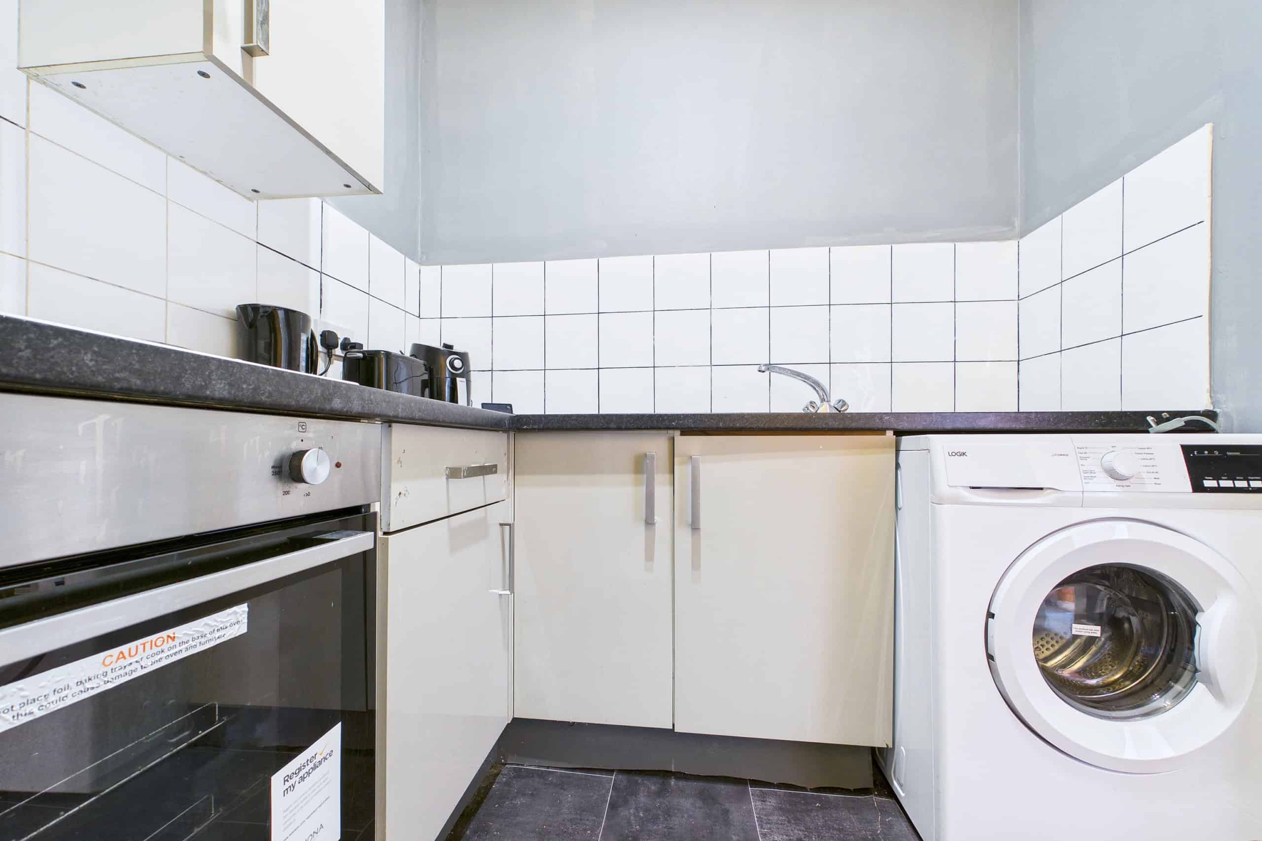 One-bedroom ground floor flat to let in the ever-popular Govanhill area of Glasgow’s vibrant Southside.
