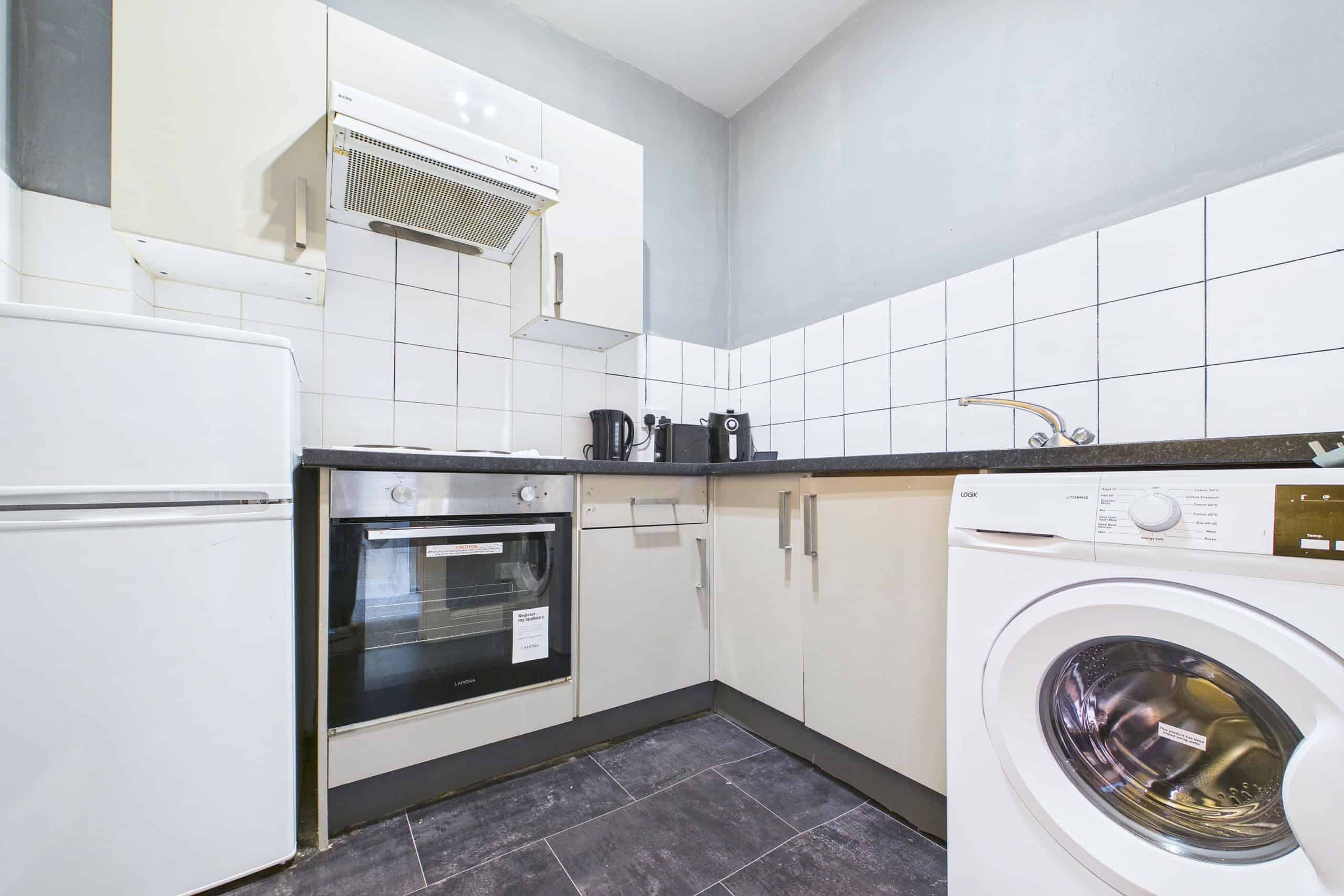 One-bedroom ground floor flat to let in the ever-popular Govanhill area of Glasgow’s vibrant Southside.
