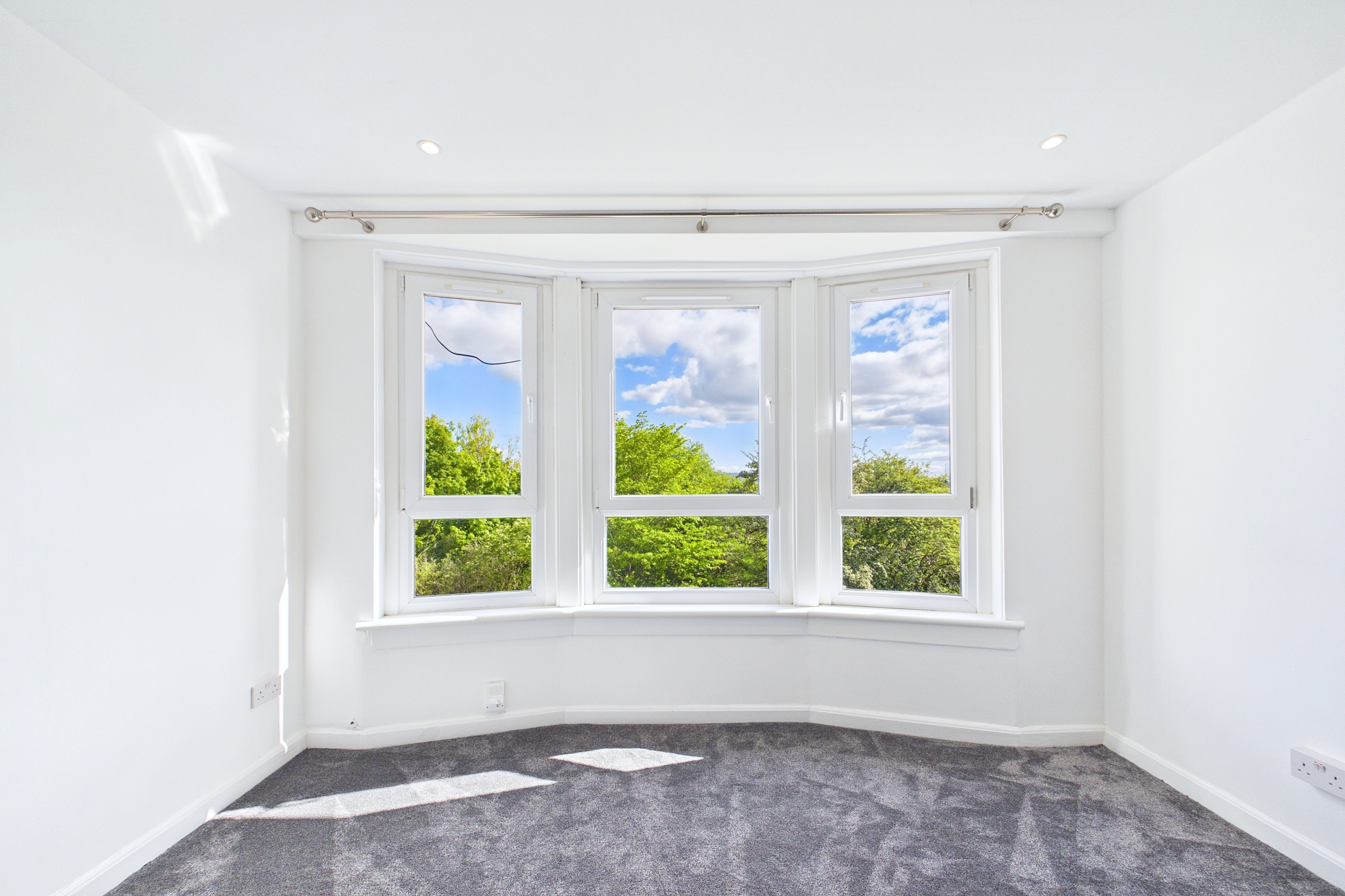 2 bedroom property available in glasgow